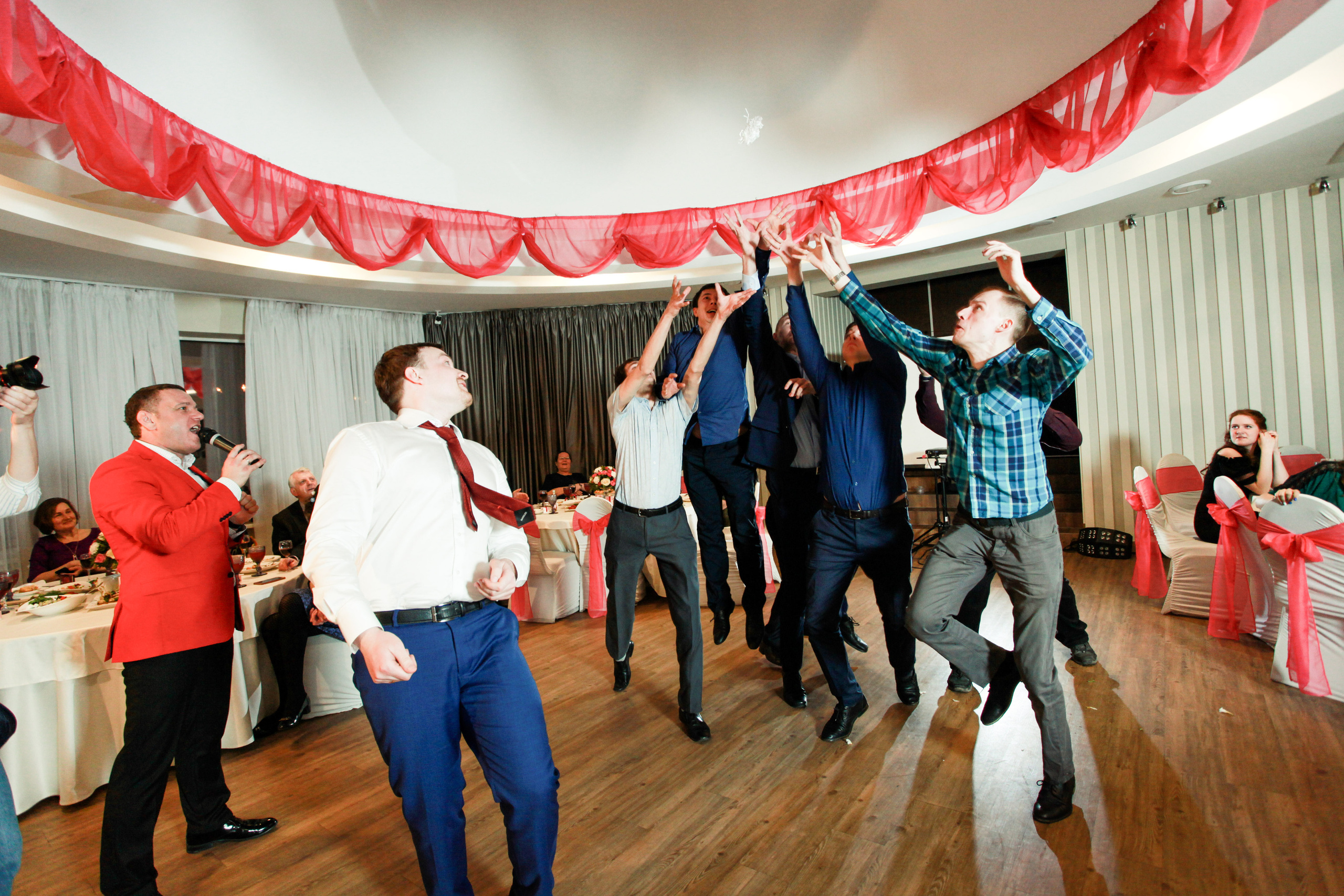 Олег и Полина 28 апреля, свадебная фотосъемка. Семейный и портретный фотограф в Екатеринбурге Анна Лобанова