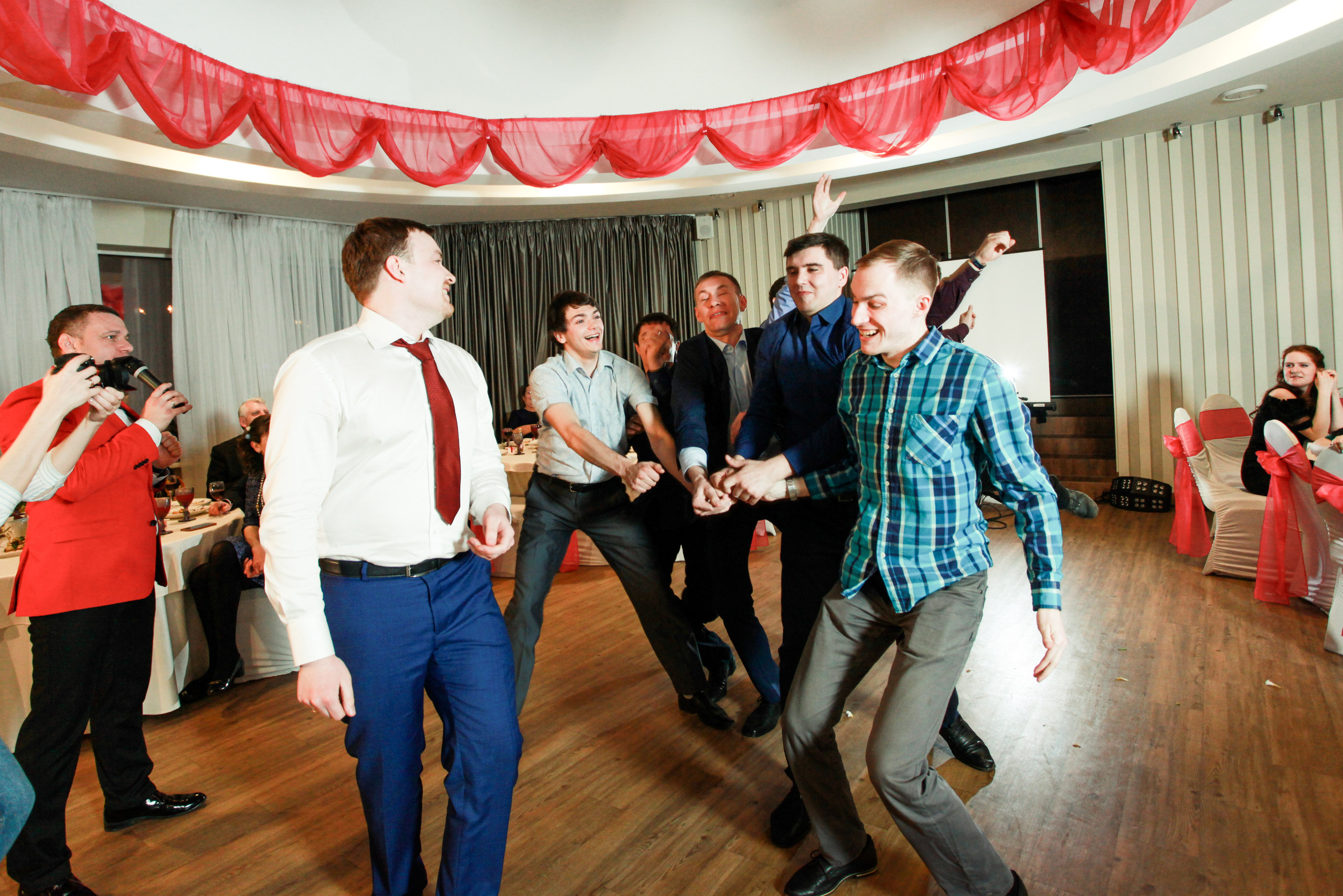 Олег и Полина 28 апреля, свадебная фотосъемка. Семейный и портретный фотограф в Екатеринбурге Анна Лобанова