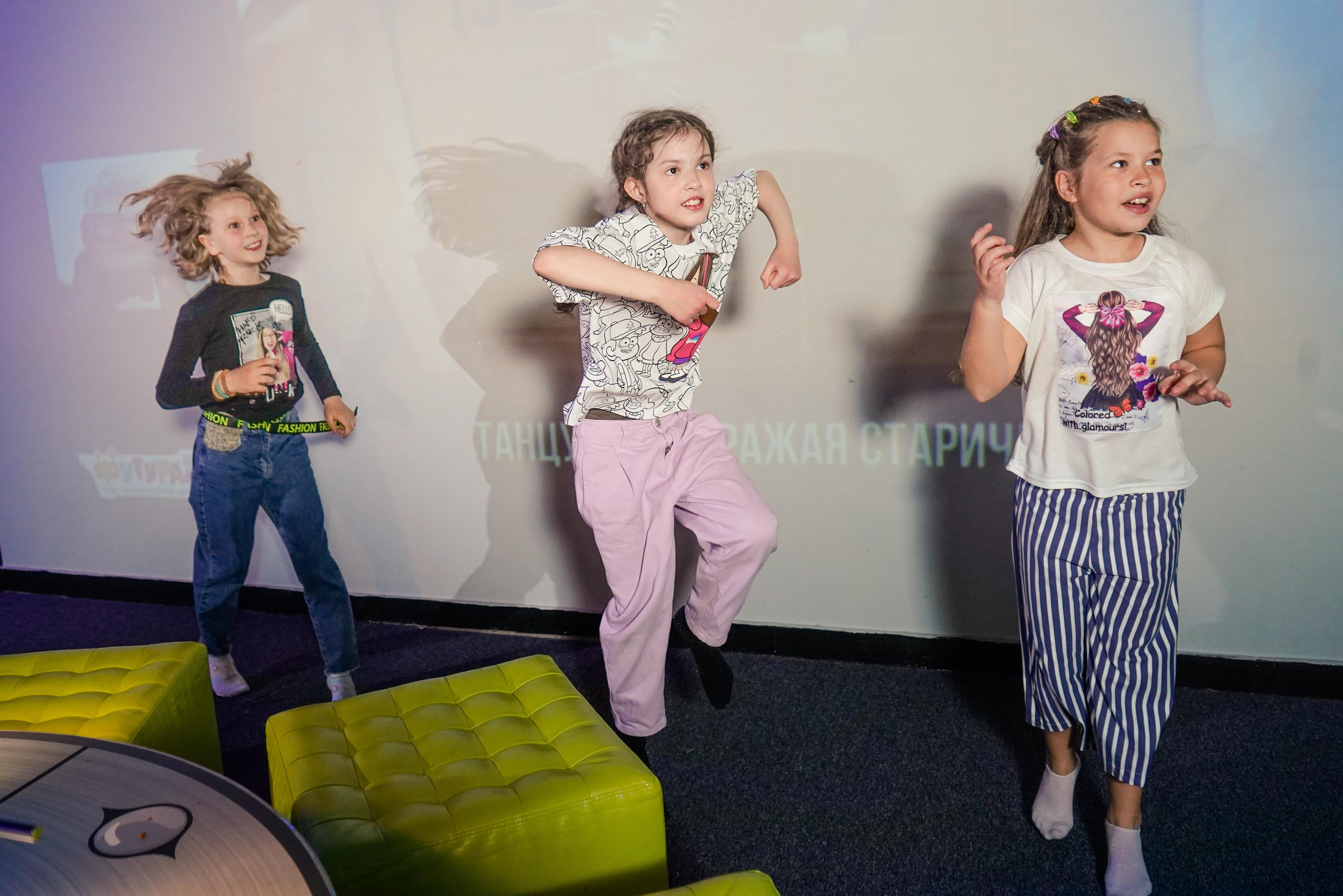 «Игра в кальмара» День рождения Андрея в Футурамии. Семейный и портретный фотограф в Екатеринбурге Анна Лобанова