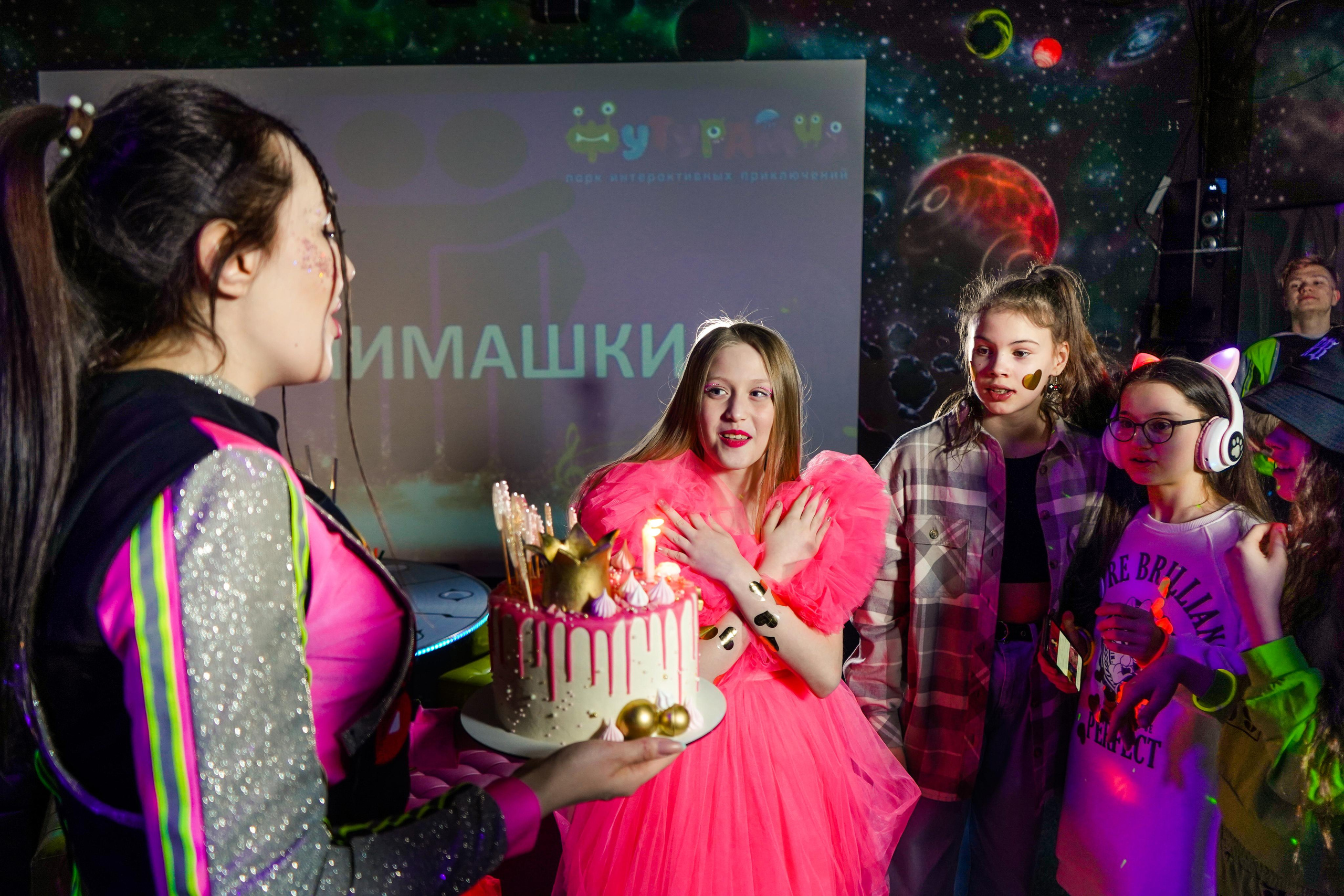 День рождения Киры в Футурамии. Семейный и портретный фотограф в Екатеринбурге Анна Лобанова