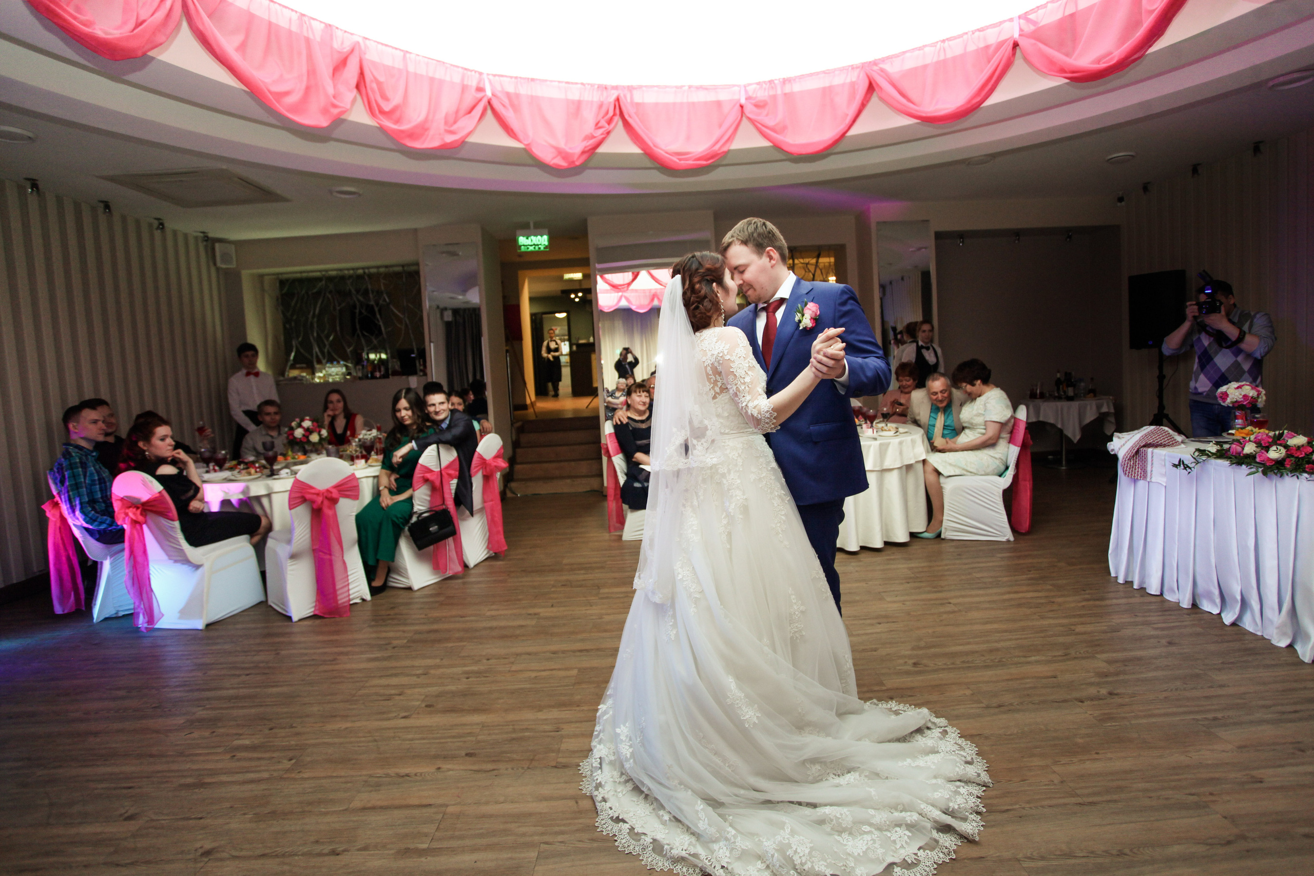 Олег и Полина 28 апреля, свадебная фотосъемка. Семейный и портретный фотограф в Екатеринбурге Анна Лобанова