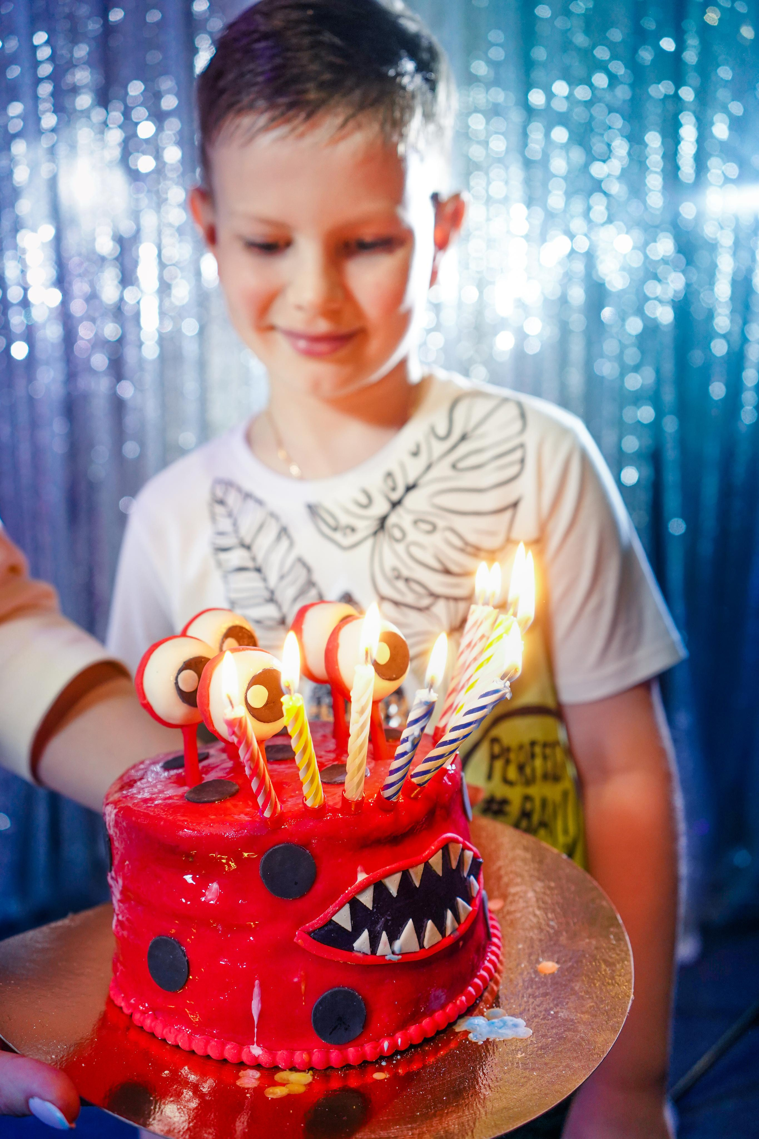 «Игра в кальмара» День рождения Андрея в Футурамии. Семейный и портретный фотограф в Екатеринбурге Анна Лобанова