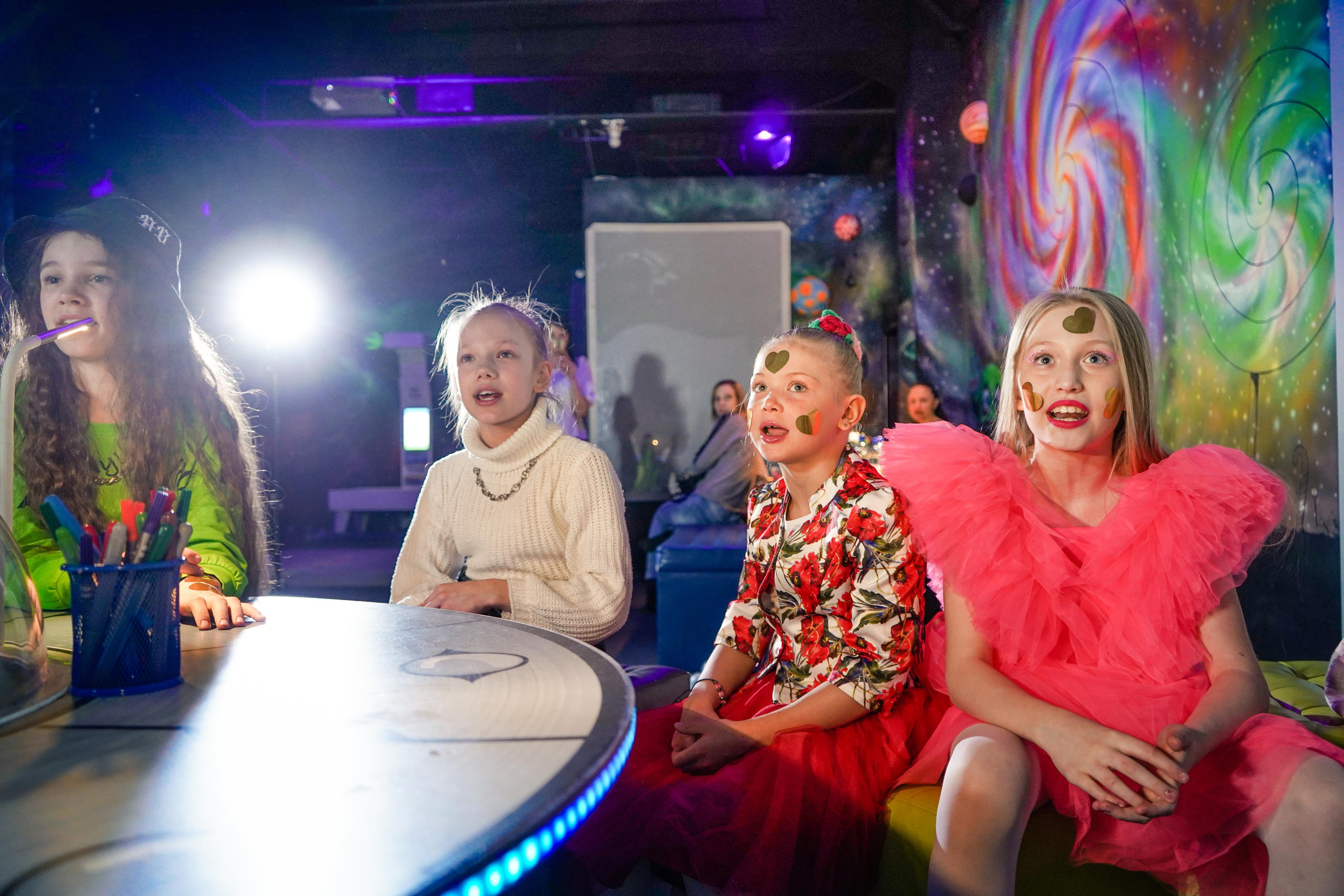 День рождения Киры в Футурамии. Семейный и портретный фотограф в Екатеринбурге Анна Лобанова