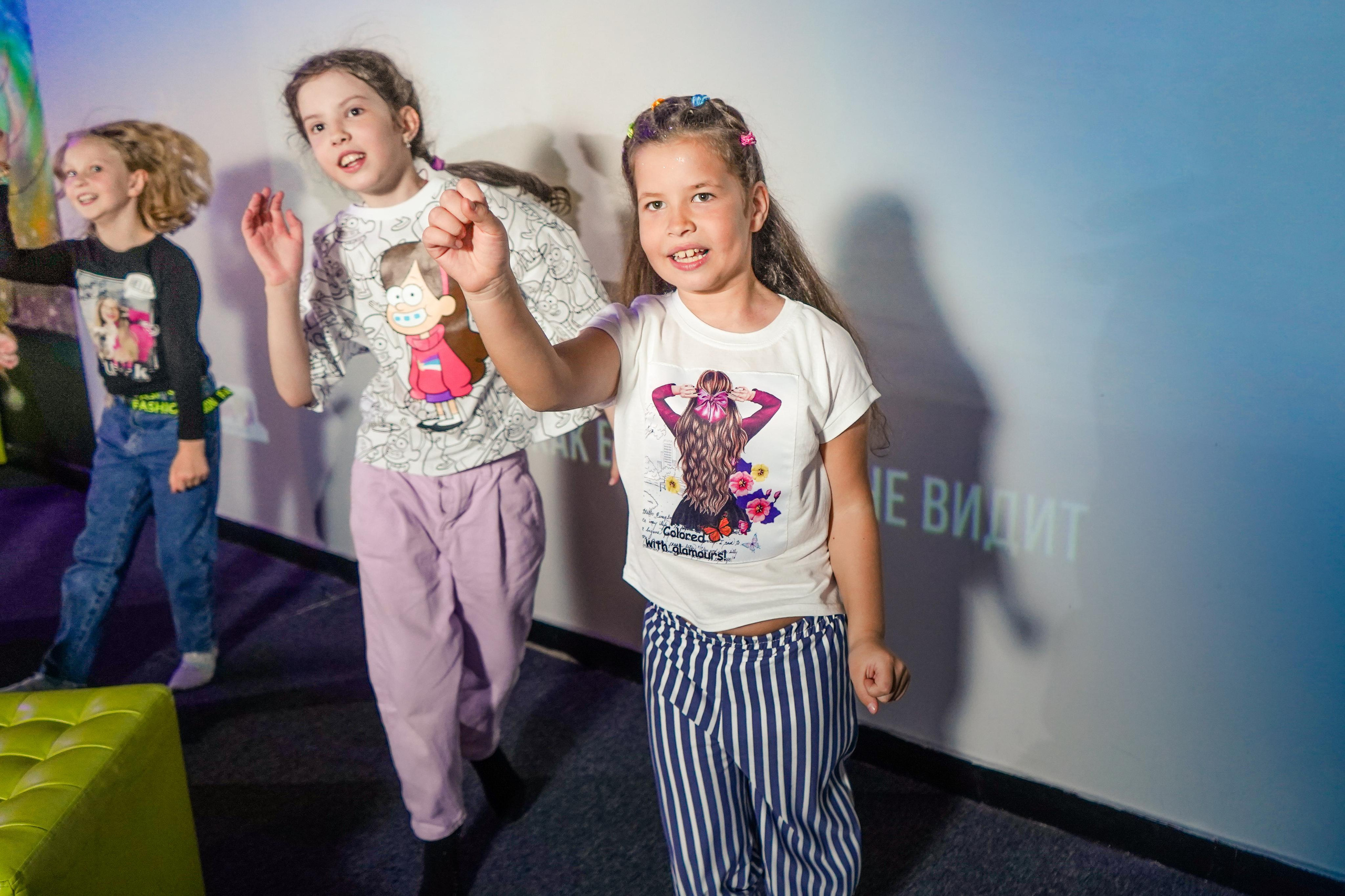 «Игра в кальмара» День рождения Андрея в Футурамии. Семейный и портретный фотограф в Екатеринбурге Анна Лобанова