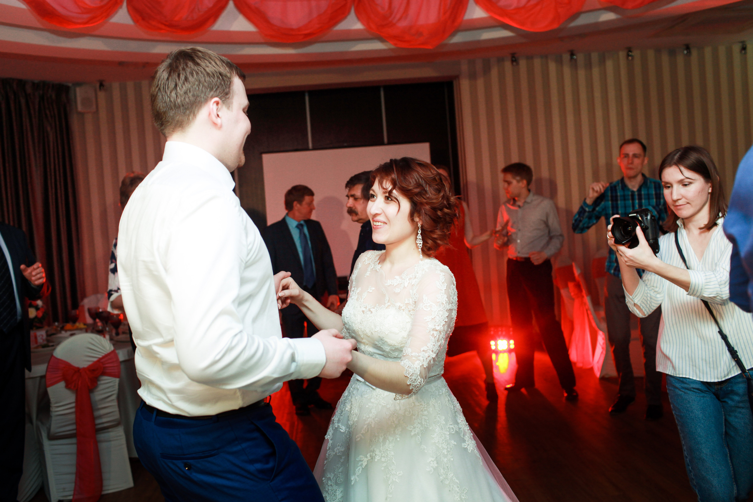 Олег и Полина 28 апреля, свадебная фотосъемка. Семейный и портретный фотограф в Екатеринбурге Анна Лобанова