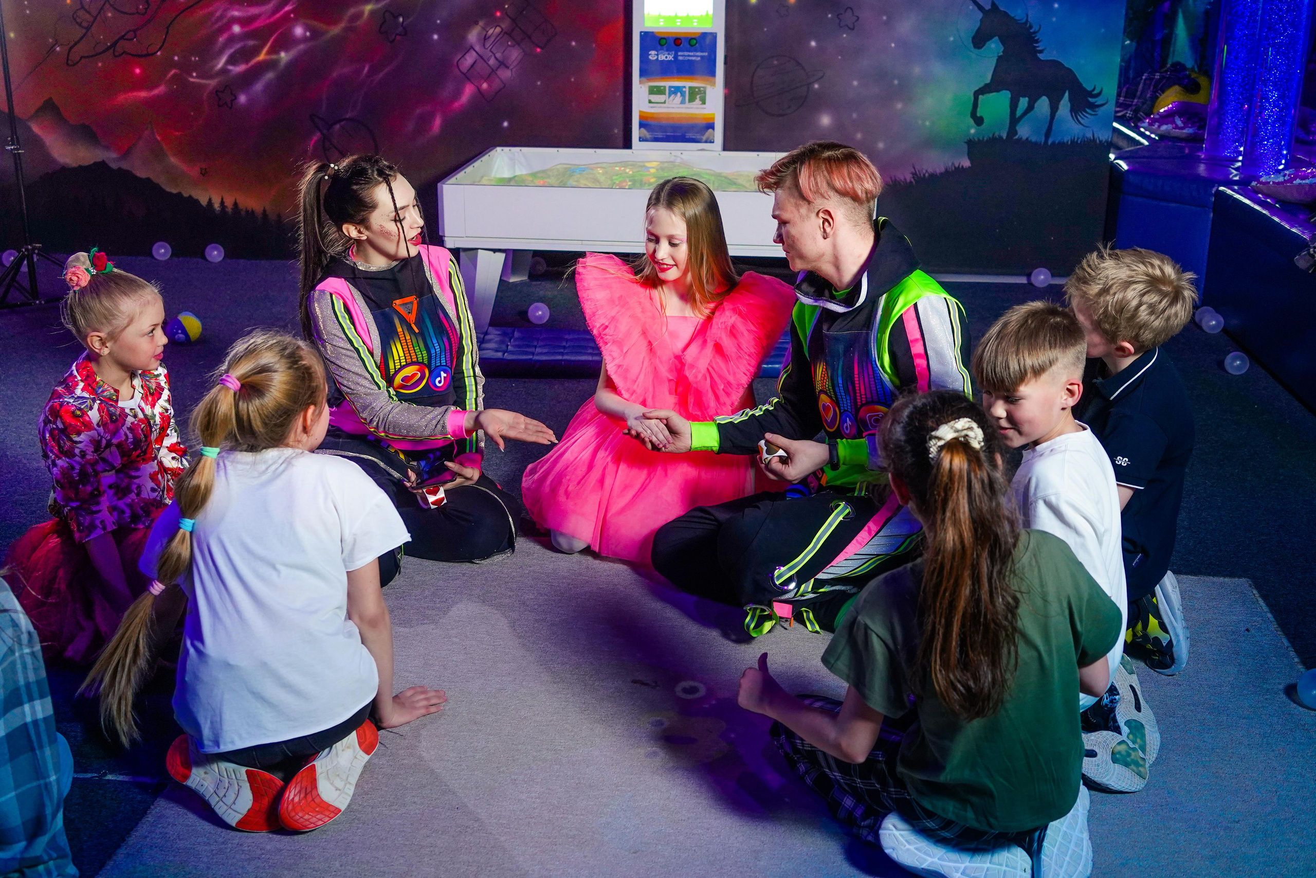 День рождения Киры в Футурамии. Семейный и портретный фотограф в Екатеринбурге Анна Лобанова