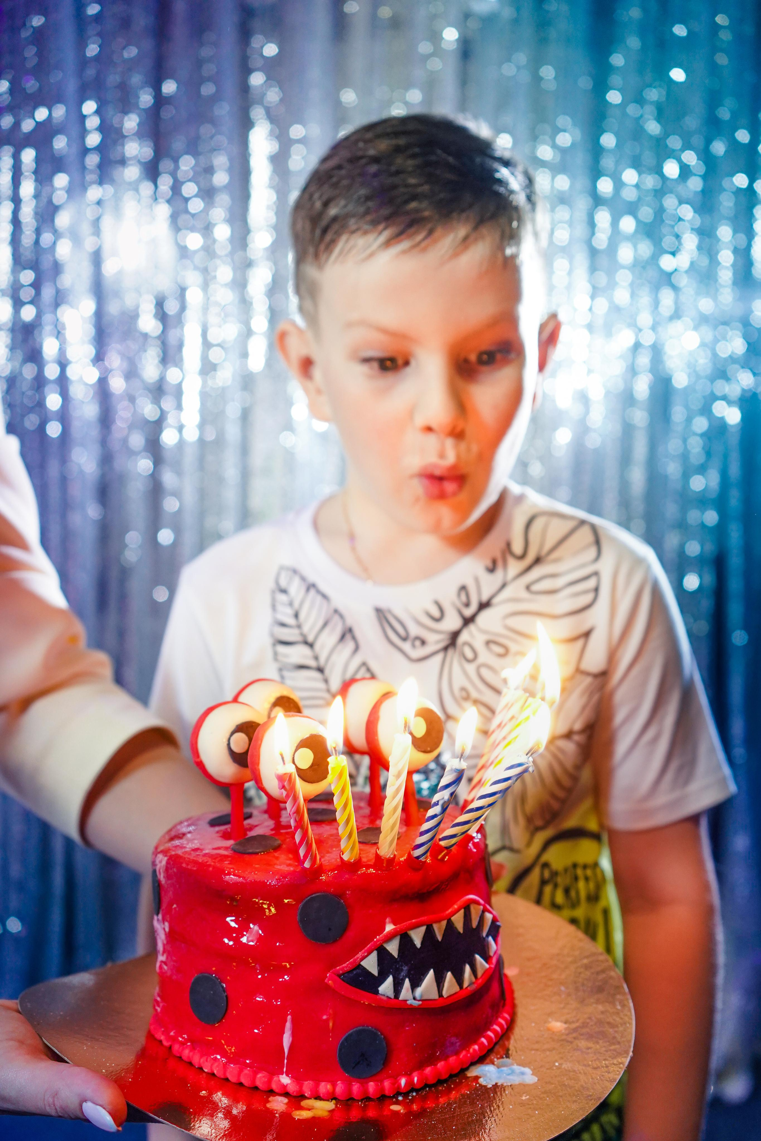 «Игра в кальмара» День рождения Андрея в Футурамии. Семейный и портретный фотограф в Екатеринбурге Анна Лобанова