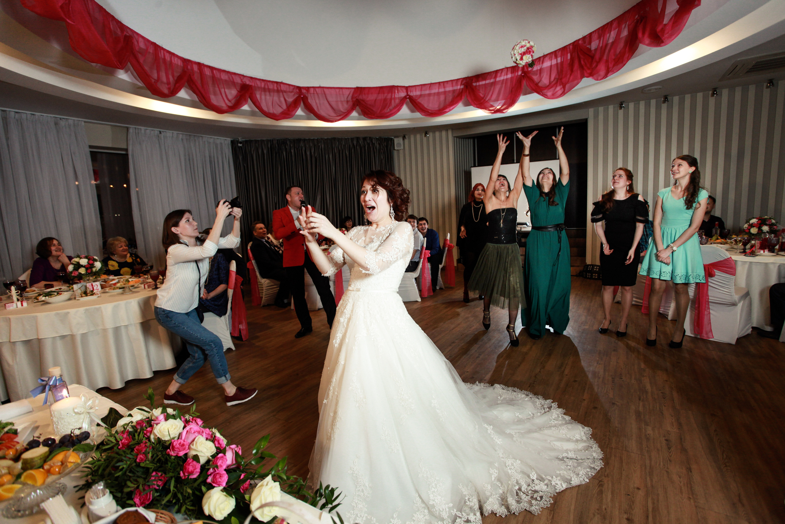 Олег и Полина 28 апреля, свадебная фотосъемка. Семейный и портретный фотограф в Екатеринбурге Анна Лобанова