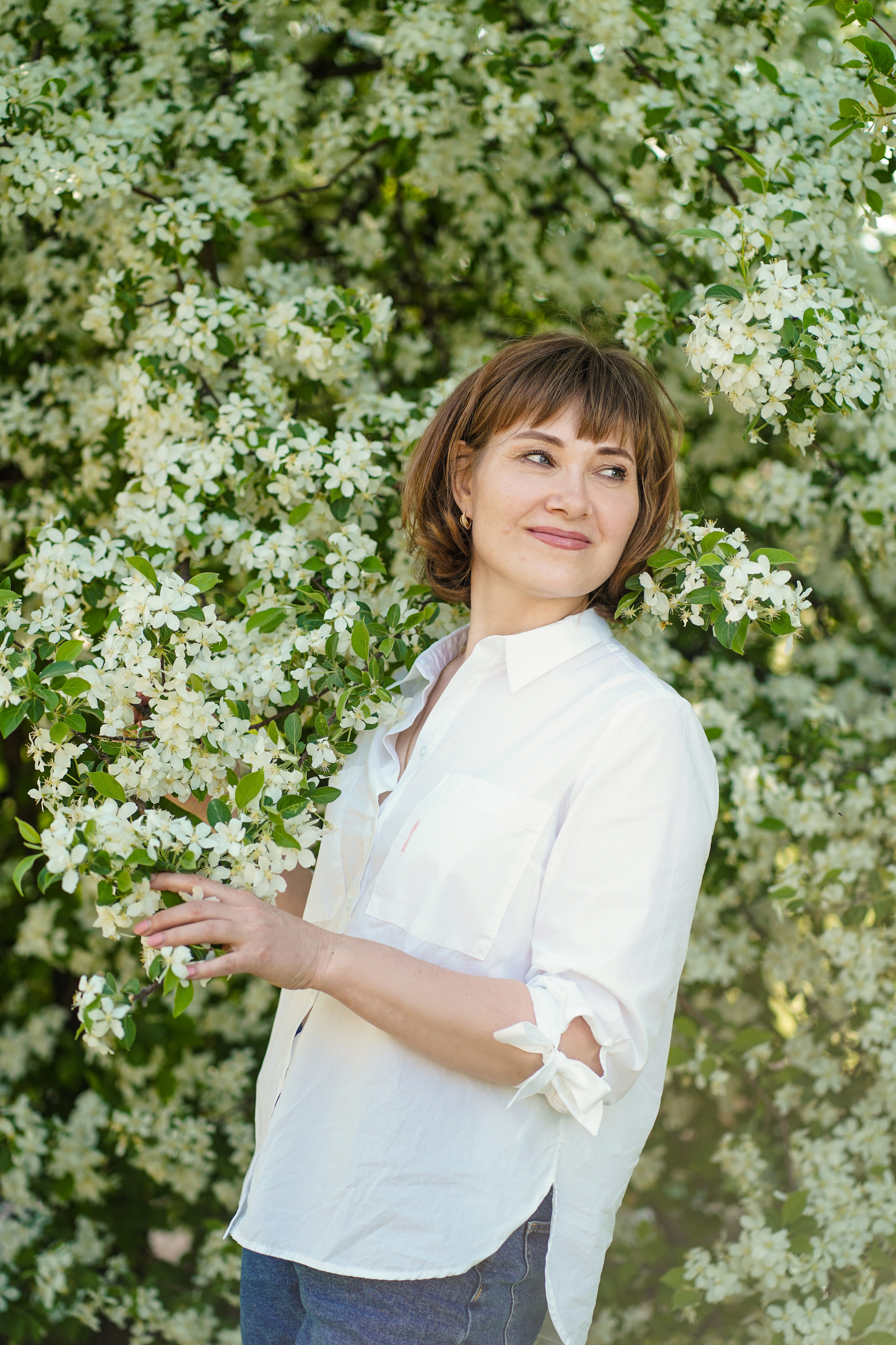 Семейный пикник в цветущих яблонях. Семейный и портретный фотограф в Екатеринбурге Анна Лобанова