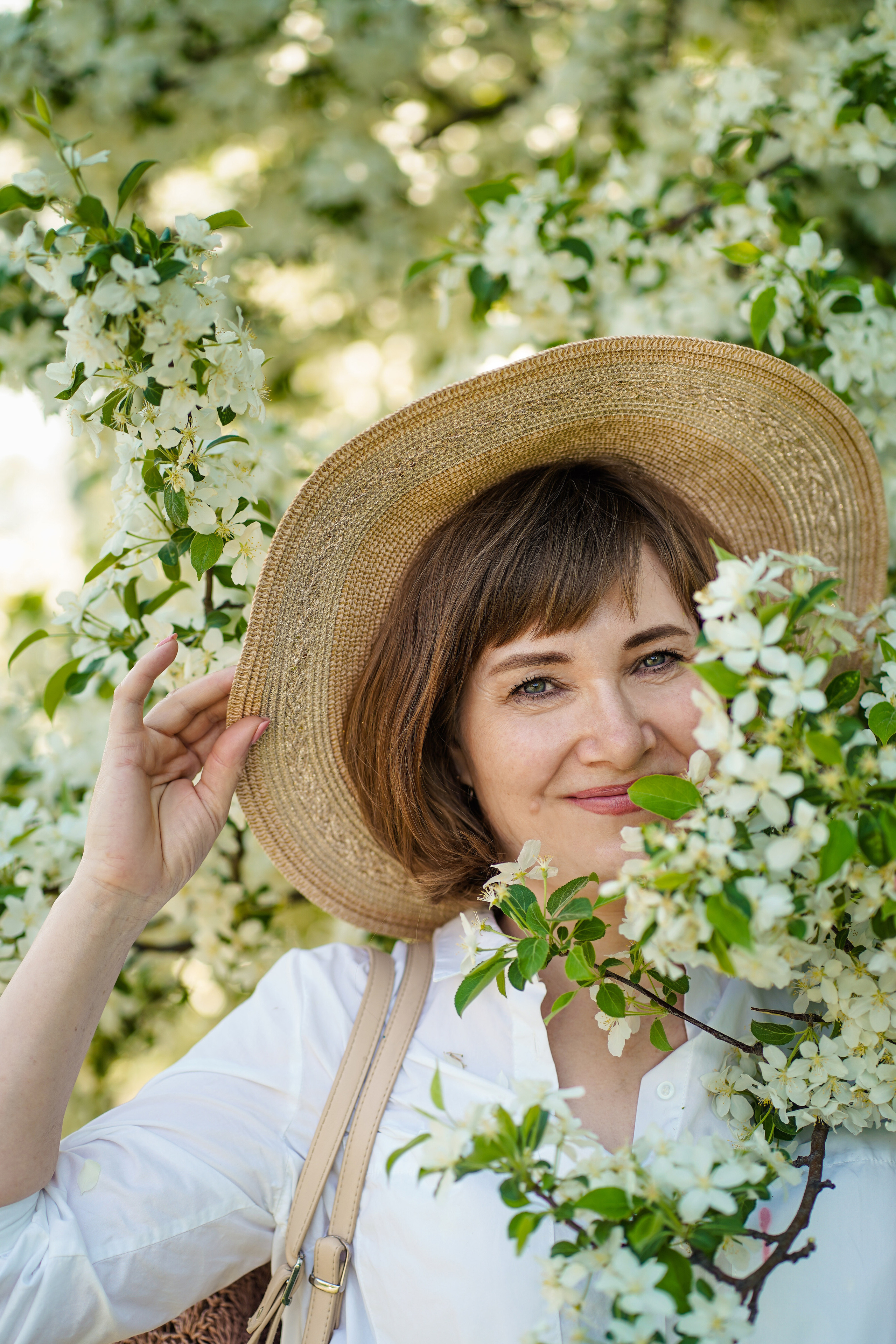 Семейный пикник в цветущих яблонях. Семейный и портретный фотограф в Екатеринбурге Анна Лобанова