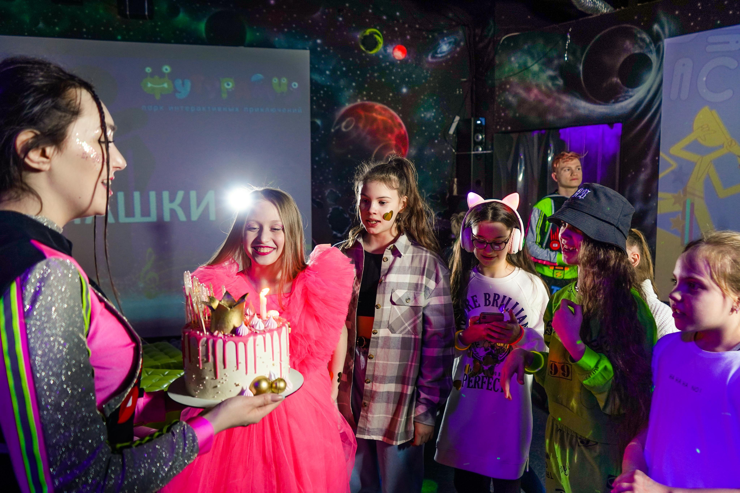 День рождения Киры в Футурамии. Семейный и портретный фотограф в Екатеринбурге Анна Лобанова