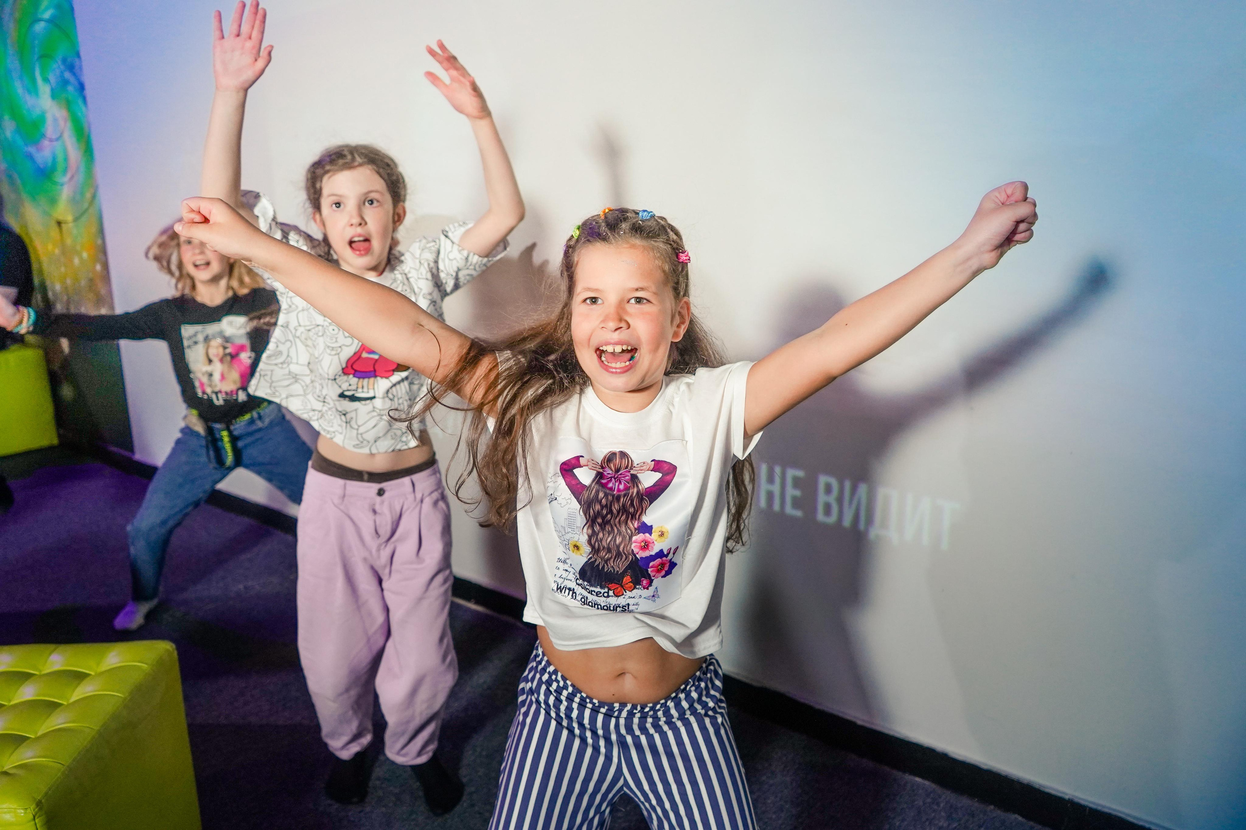 «Игра в кальмара» День рождения Андрея в Футурамии. Семейный и портретный фотограф в Екатеринбурге Анна Лобанова