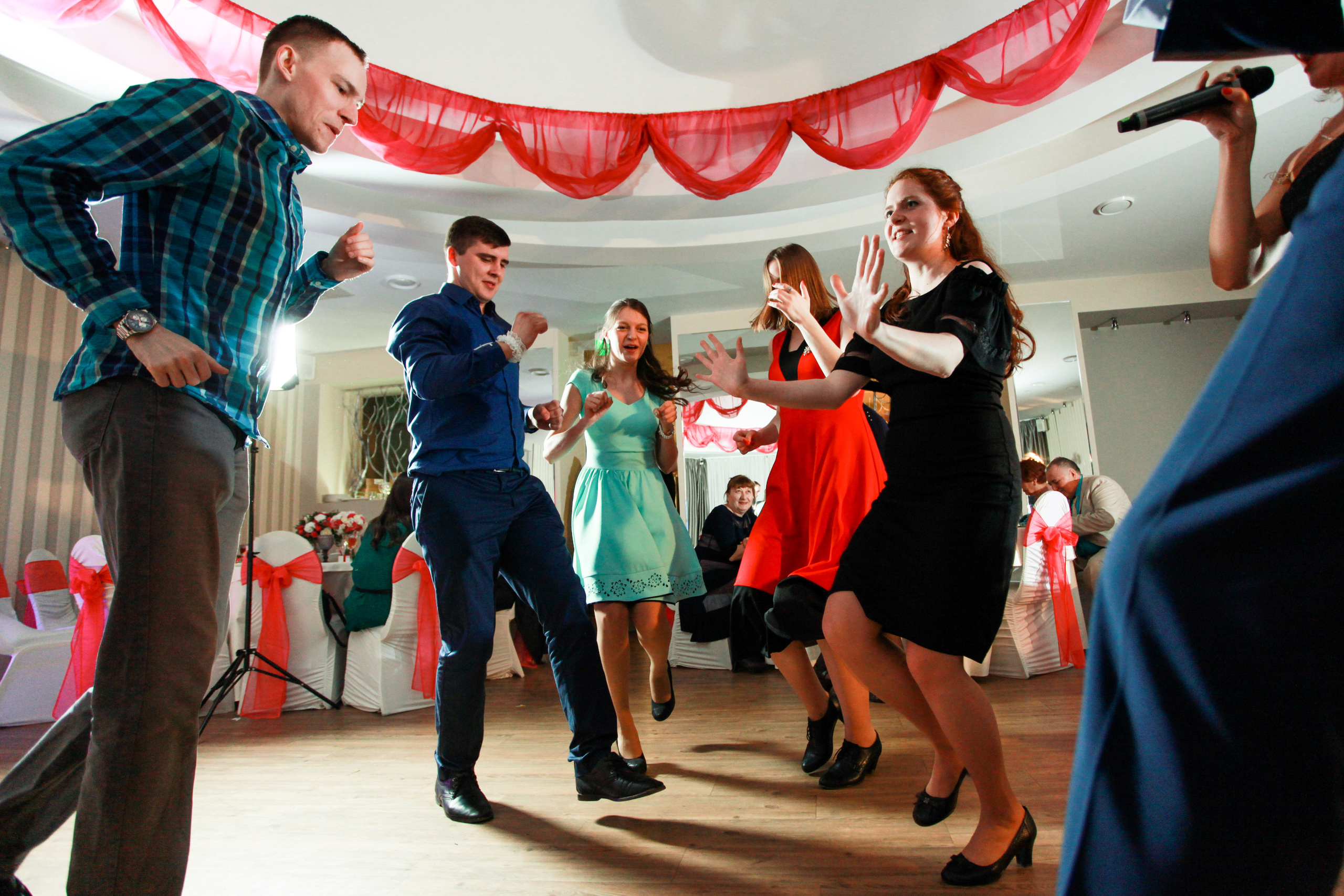 Олег и Полина 28 апреля, свадебная фотосъемка. Семейный и портретный фотограф в Екатеринбурге Анна Лобанова