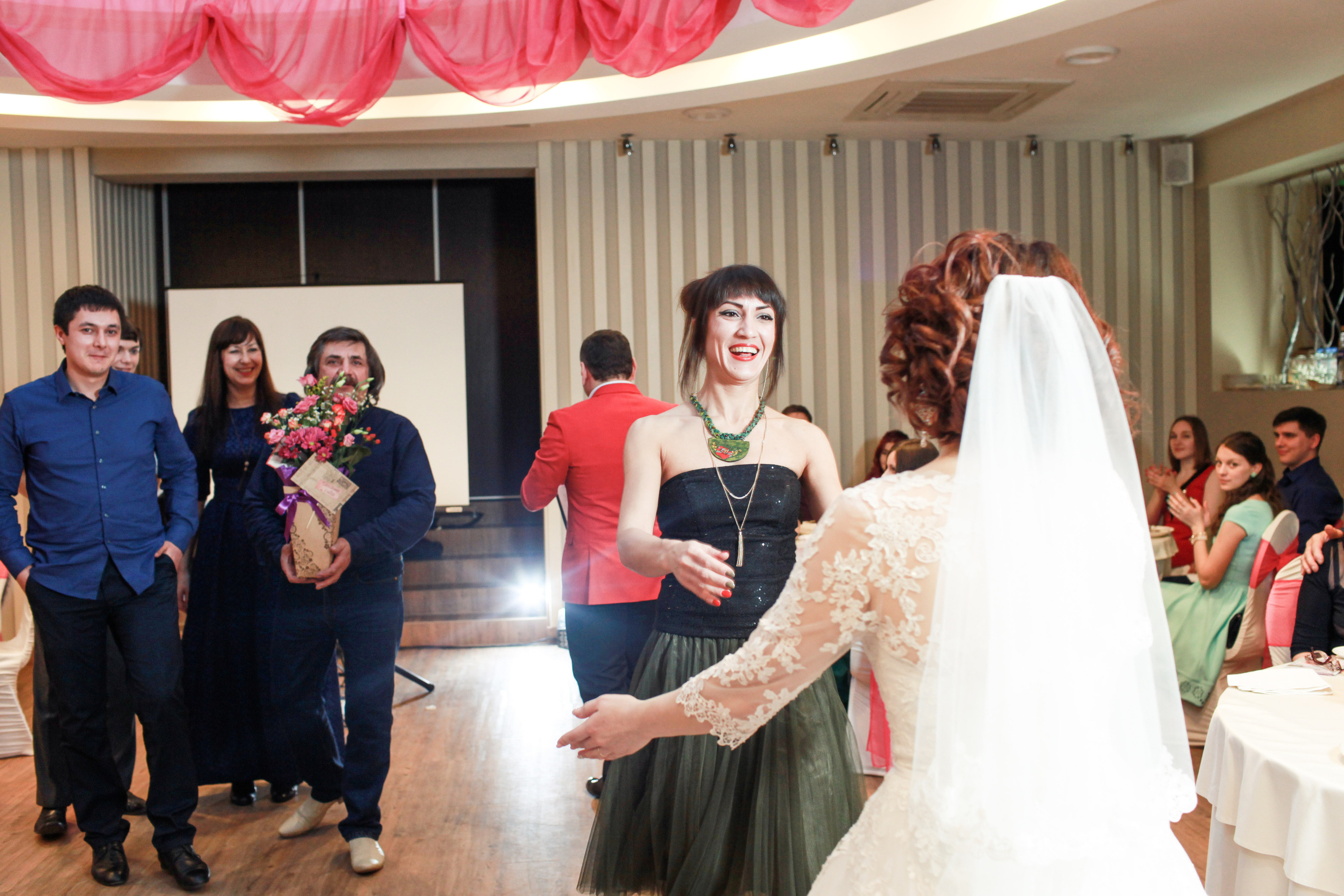 Олег и Полина 28 апреля, свадебная фотосъемка. Семейный и портретный фотограф в Екатеринбурге Анна Лобанова