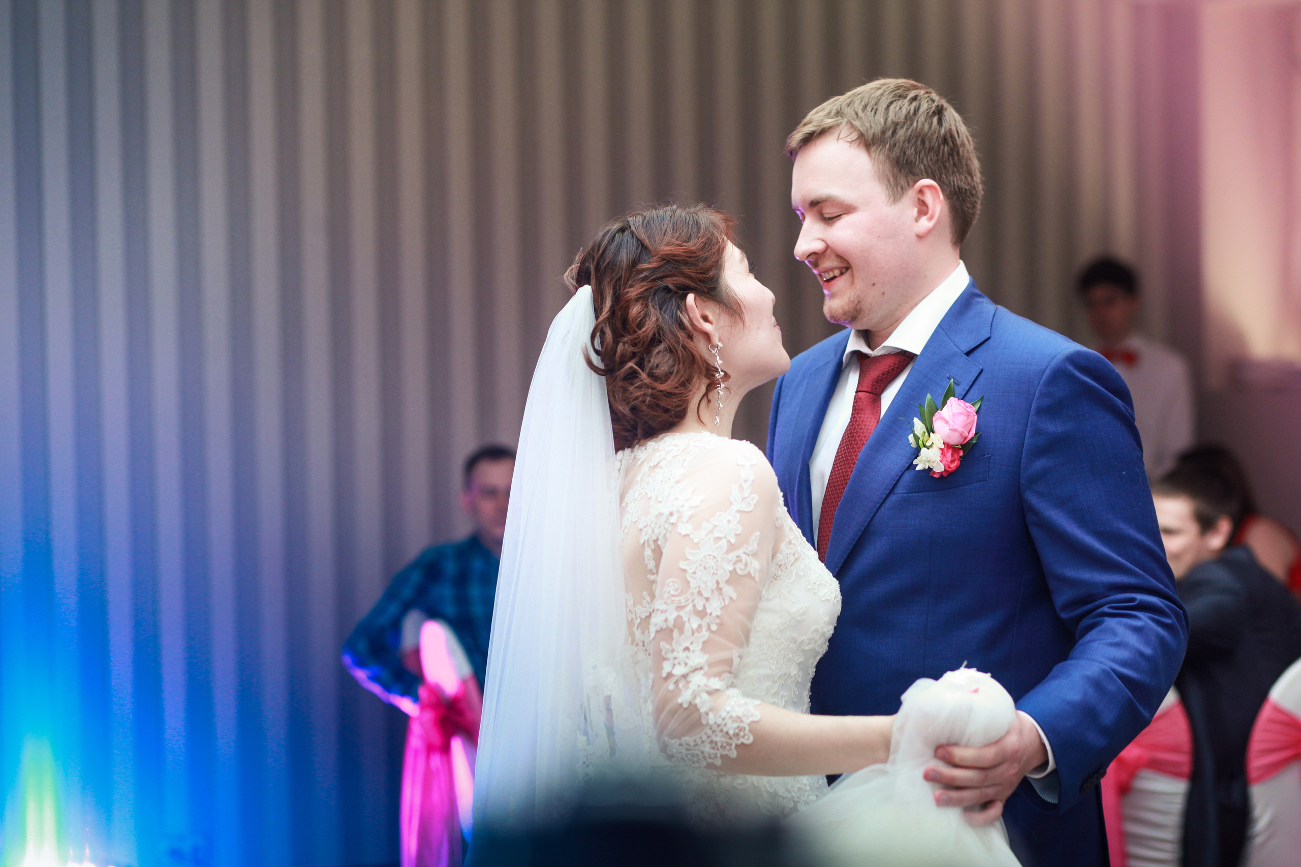 Олег и Полина 28 апреля, свадебная фотосъемка. Семейный и портретный фотограф в Екатеринбурге Анна Лобанова