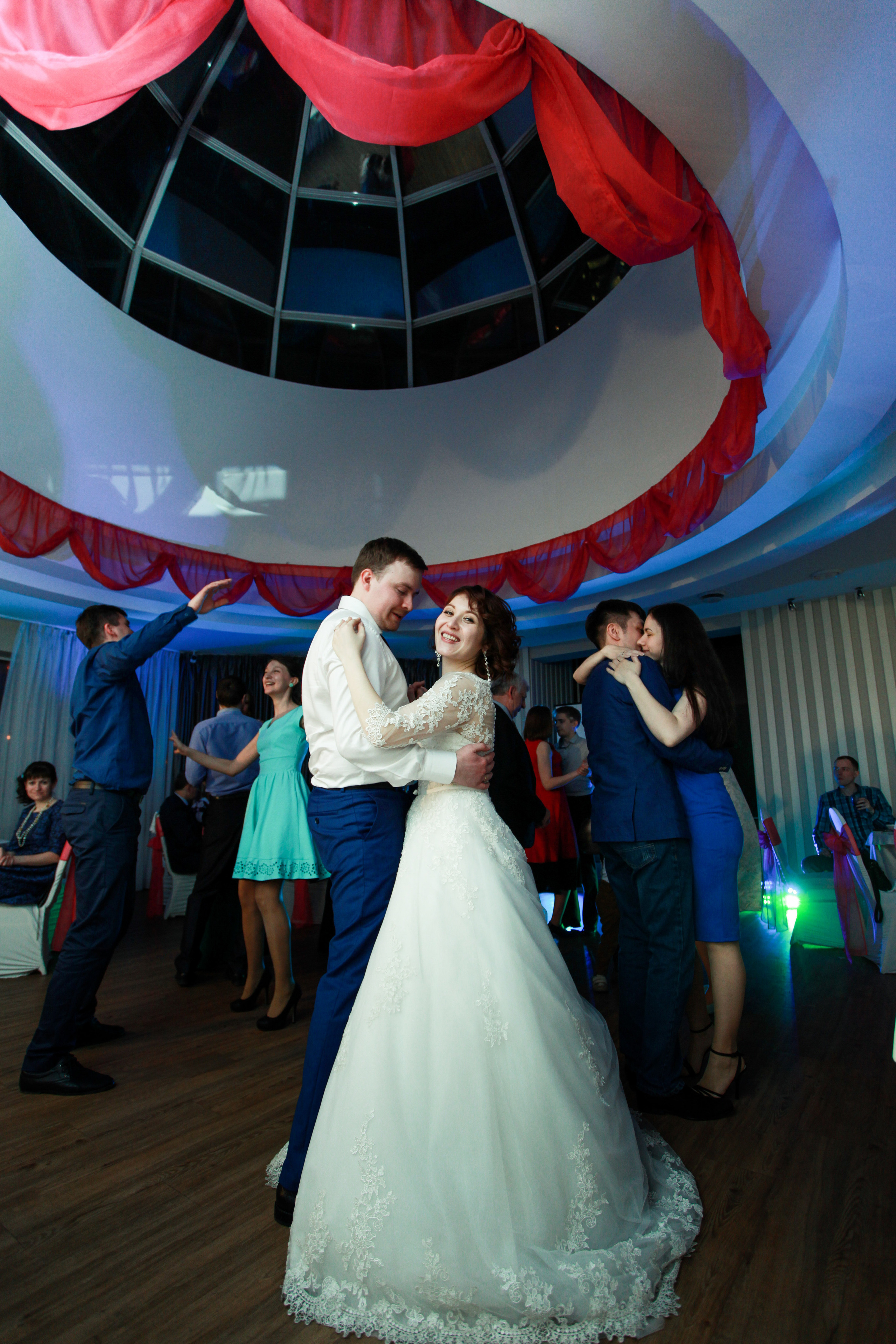 Олег и Полина 28 апреля, свадебная фотосъемка. Семейный и портретный фотограф в Екатеринбурге Анна Лобанова