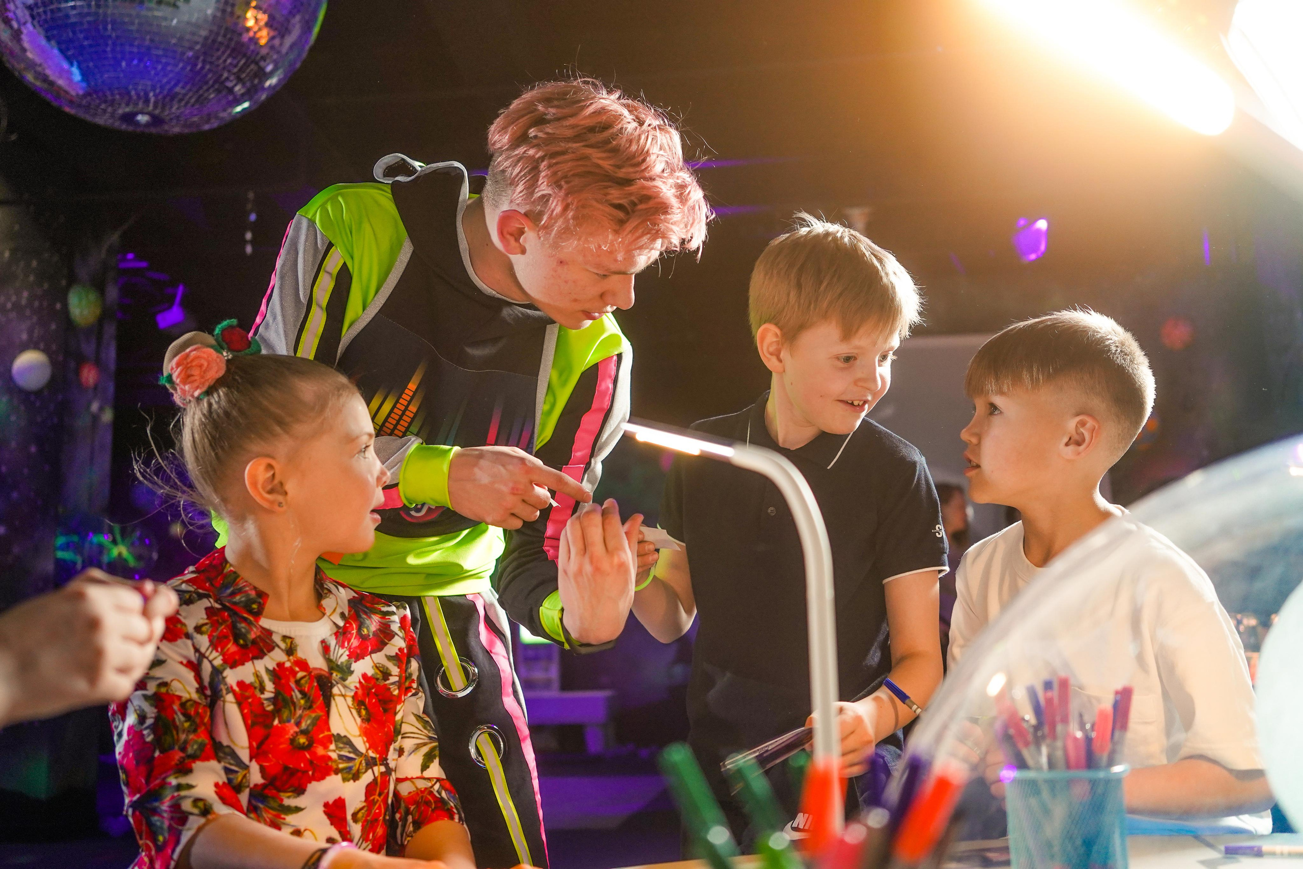 День рождения Киры в Футурамии. Семейный и портретный фотограф в Екатеринбурге Анна Лобанова