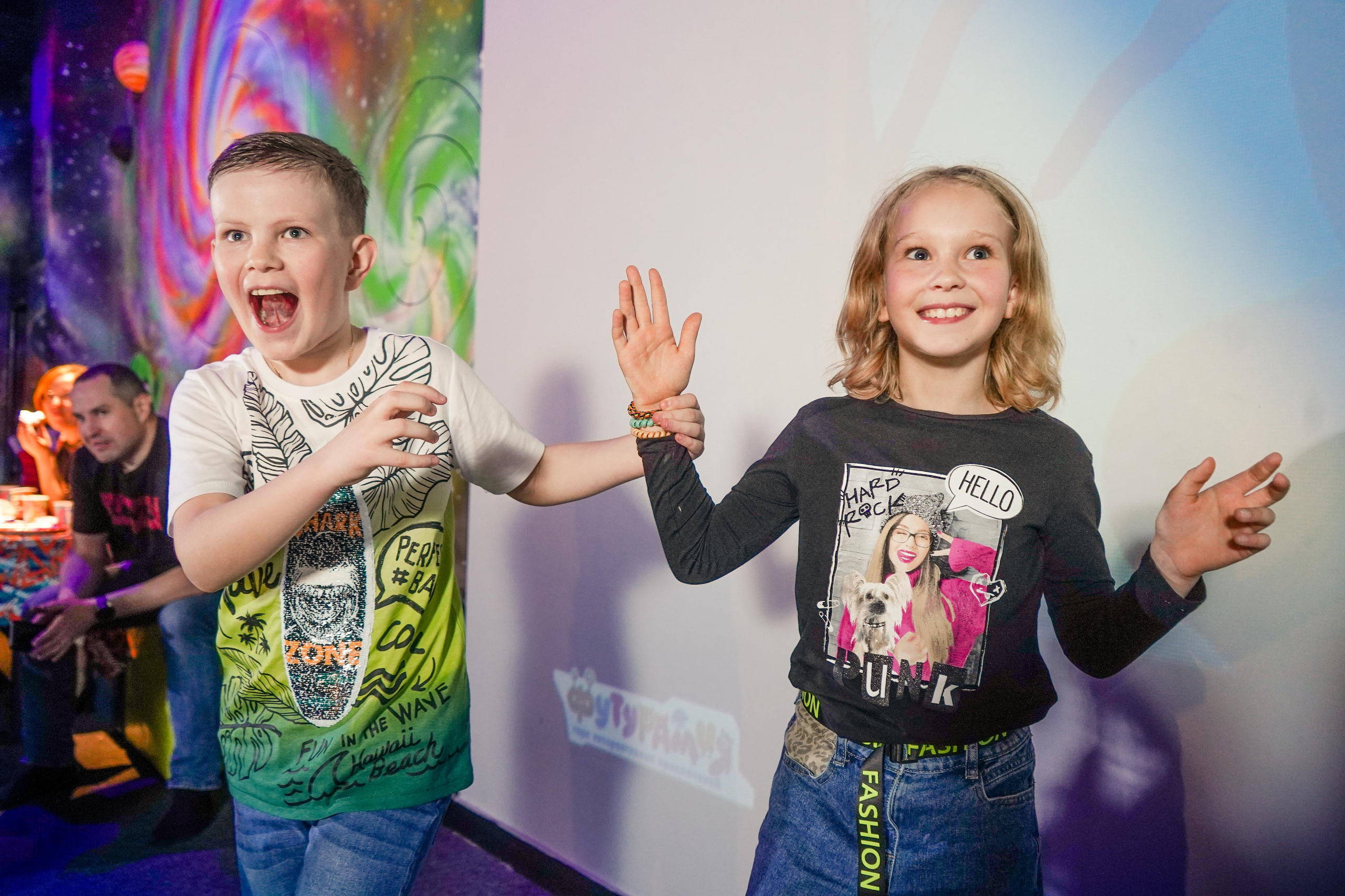 «Игра в кальмара» День рождения Андрея в Футурамии. Семейный и портретный фотограф в Екатеринбурге Анна Лобанова