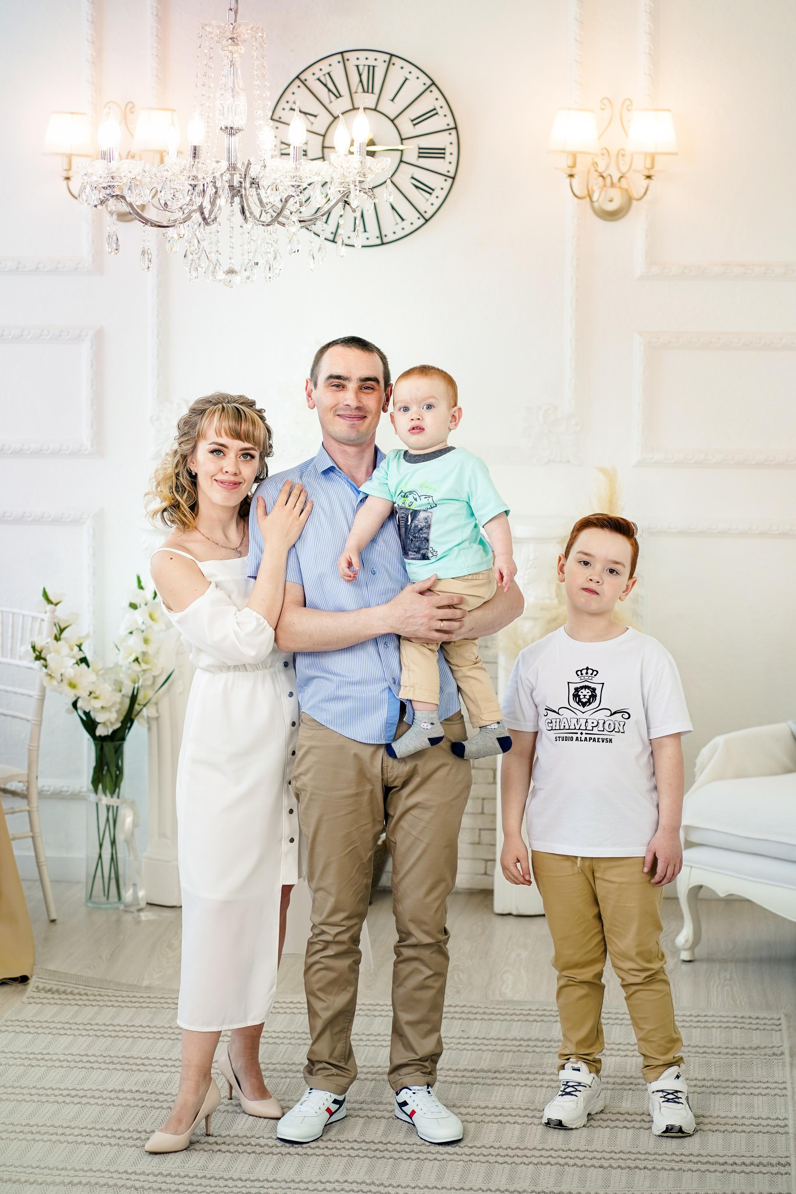 Семья в фотостудии. Семейный и портретный фотограф в Екатеринбурге Анна Лобанова