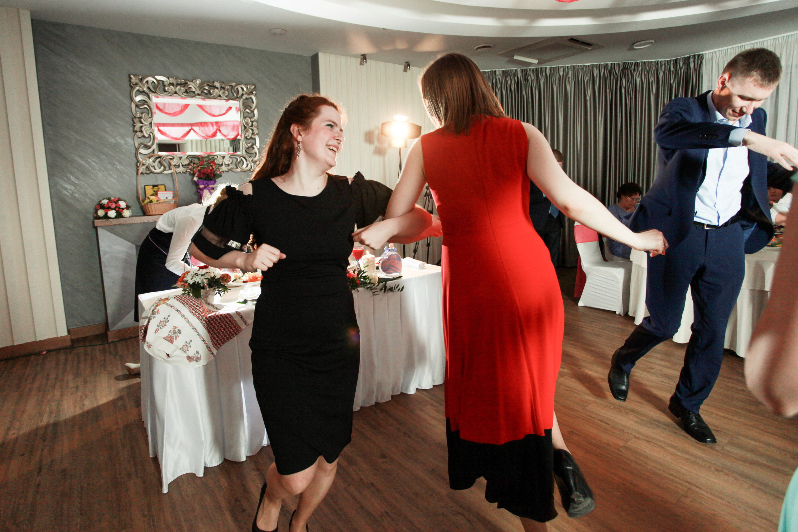 Олег и Полина 28 апреля, свадебная фотосъемка. Семейный и портретный фотограф в Екатеринбурге Анна Лобанова