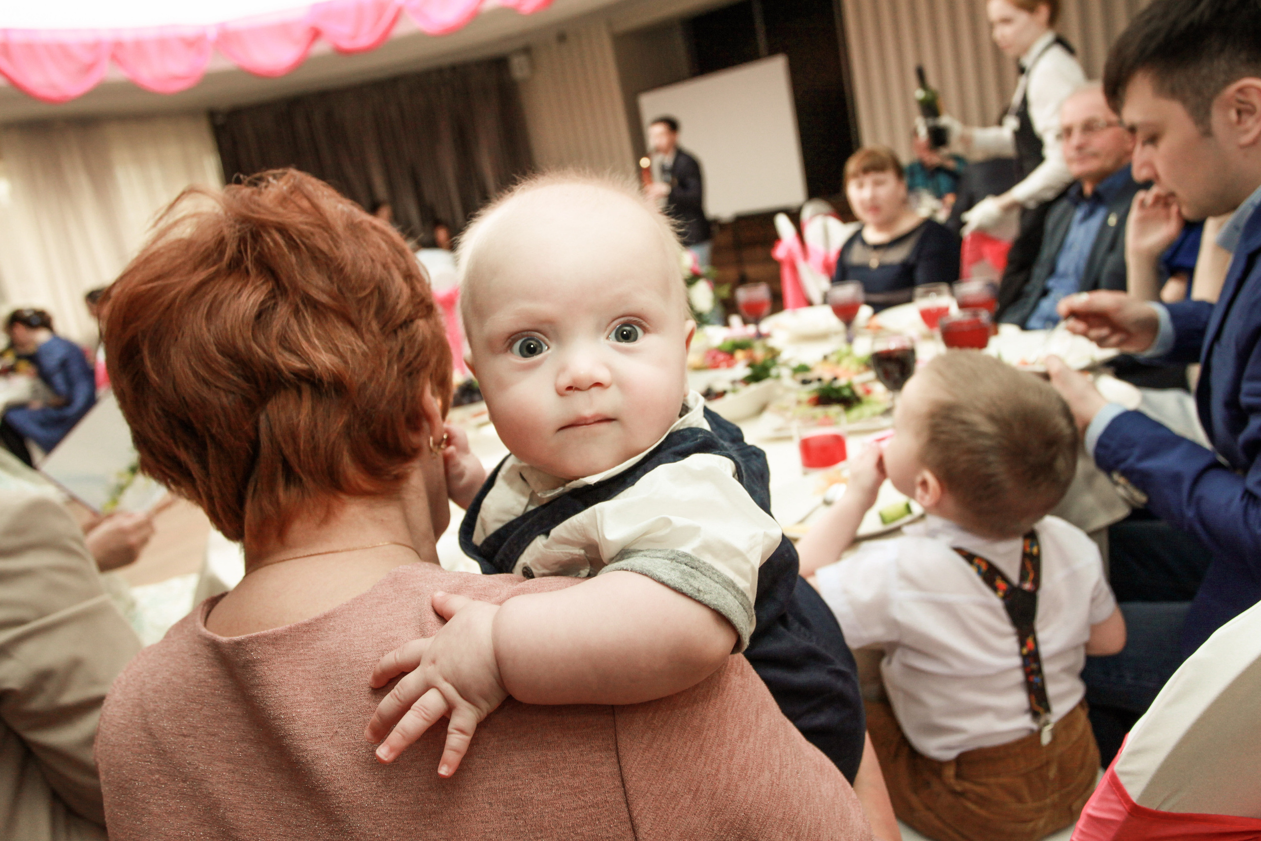 Олег и Полина 28 апреля, свадебная фотосъемка. Семейный и портретный фотограф в Екатеринбурге Анна Лобанова