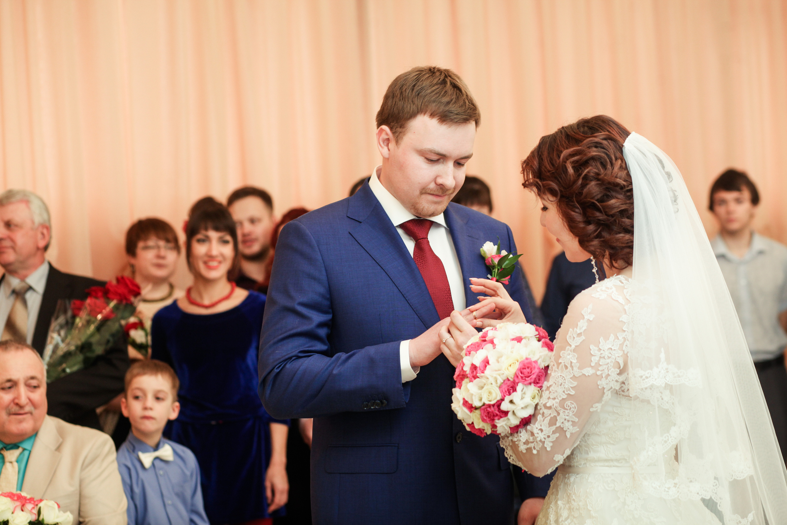 Олег и Полина 28 апреля, свадебная фотосъемка. Семейный и портретный фотограф в Екатеринбурге Анна Лобанова