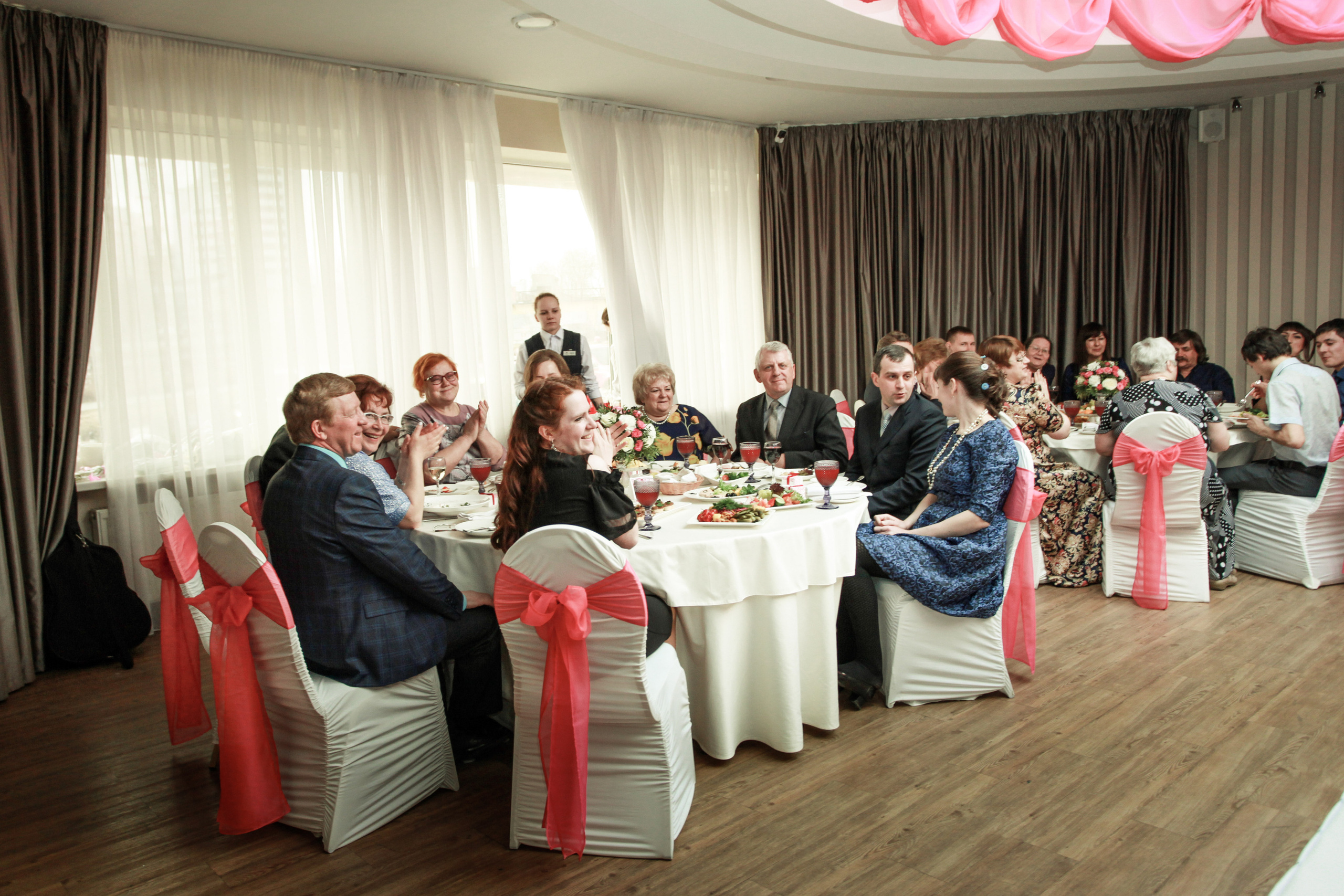 Олег и Полина 28 апреля, свадебная фотосъемка. Семейный и портретный фотограф в Екатеринбурге Анна Лобанова