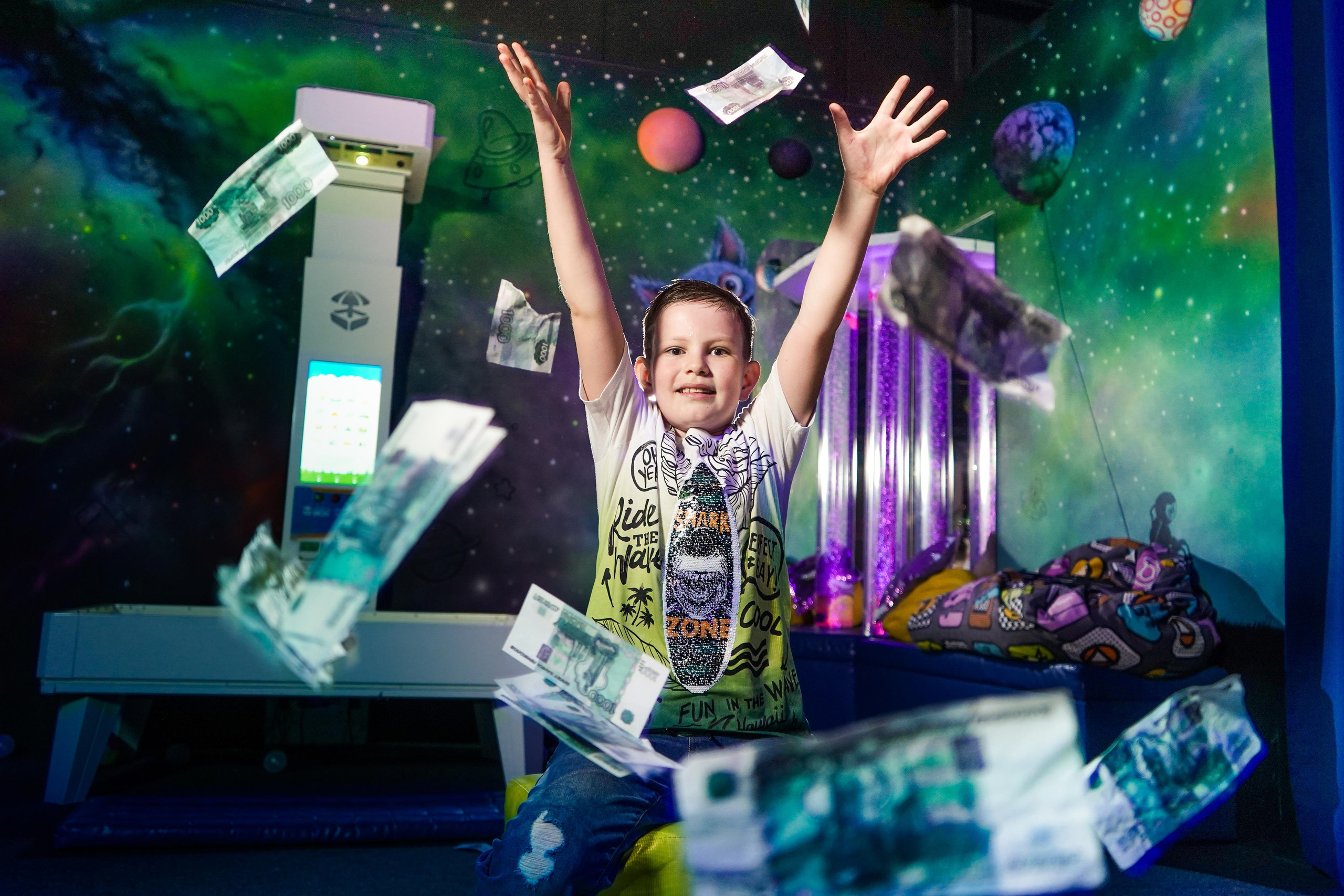 «Игра в кальмара» День рождения Андрея в Футурамии. Семейный и портретный фотограф в Екатеринбурге Анна Лобанова