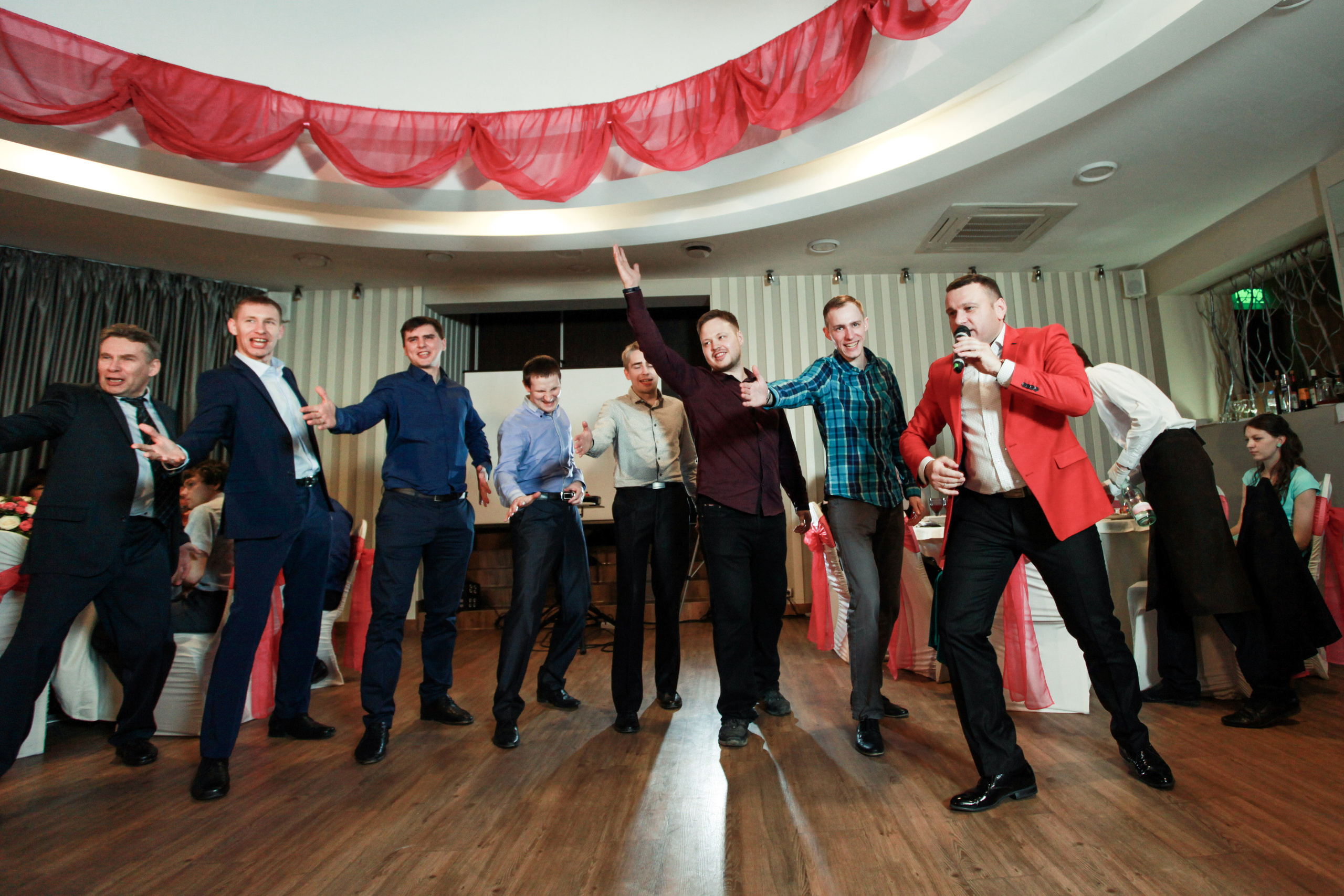 Олег и Полина 28 апреля, свадебная фотосъемка. Семейный и портретный фотограф в Екатеринбурге Анна Лобанова