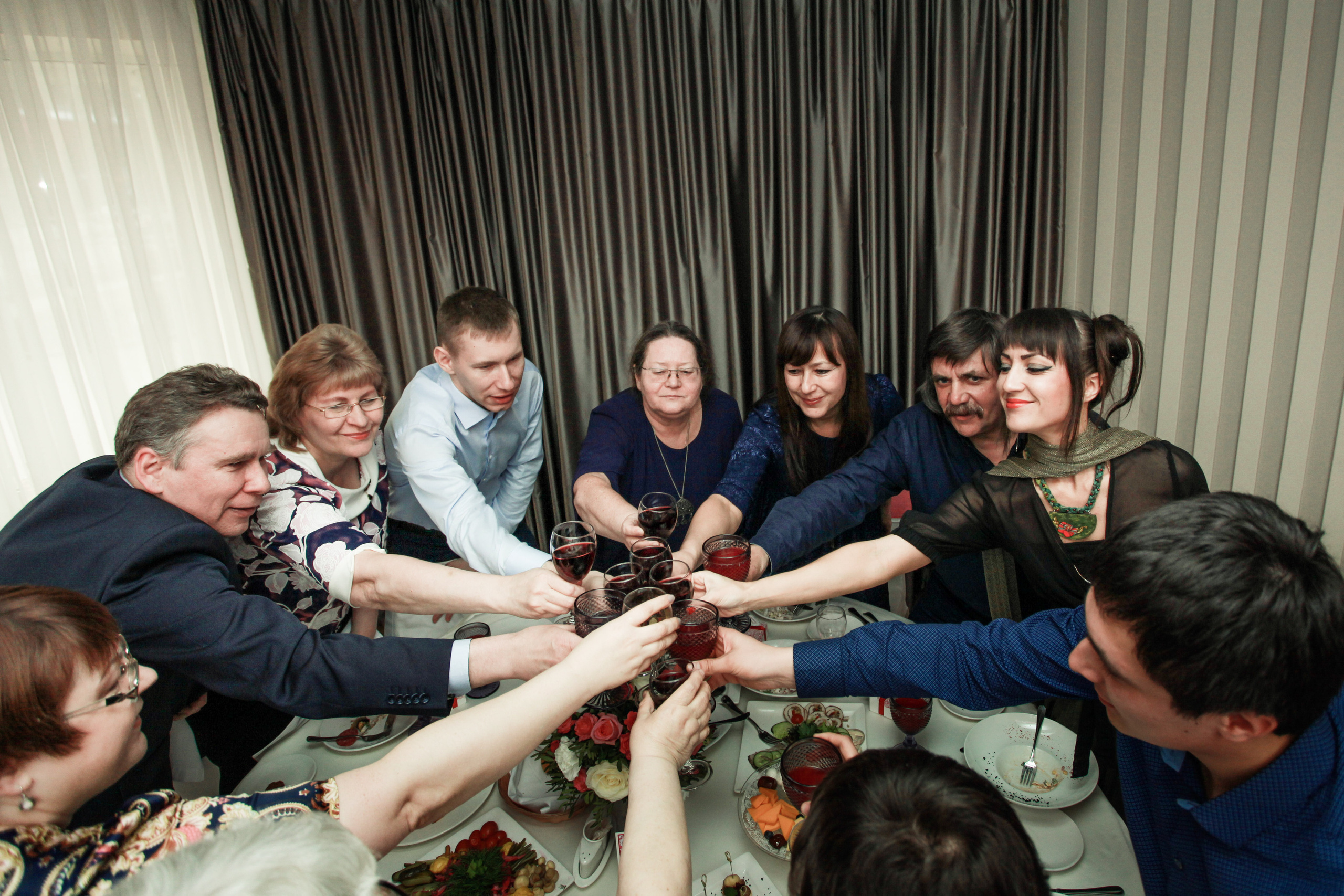 Олег и Полина 28 апреля, свадебная фотосъемка. Семейный и портретный фотограф в Екатеринбурге Анна Лобанова