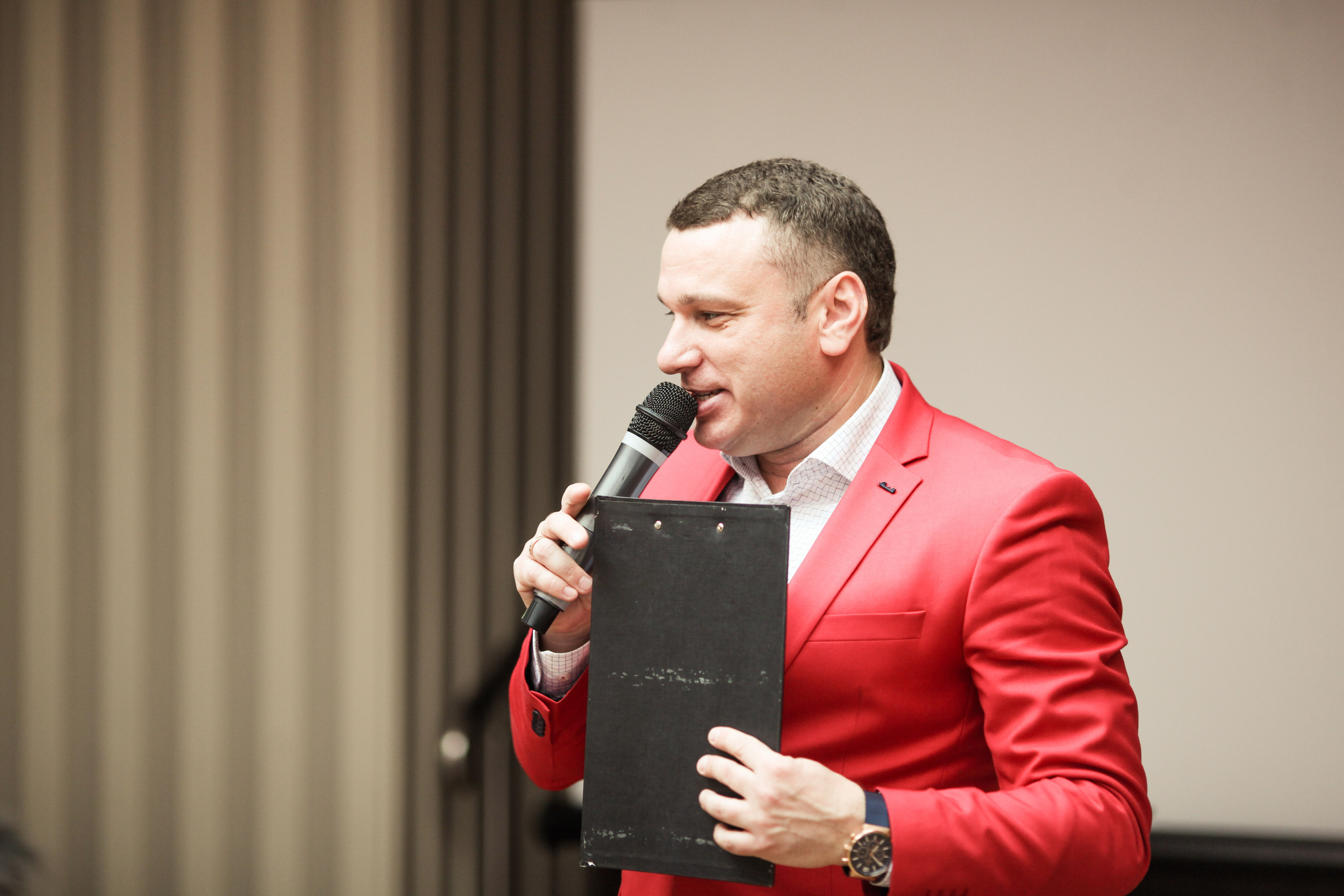 Олег и Полина 28 апреля, свадебная фотосъемка. Семейный и портретный фотограф в Екатеринбурге Анна Лобанова