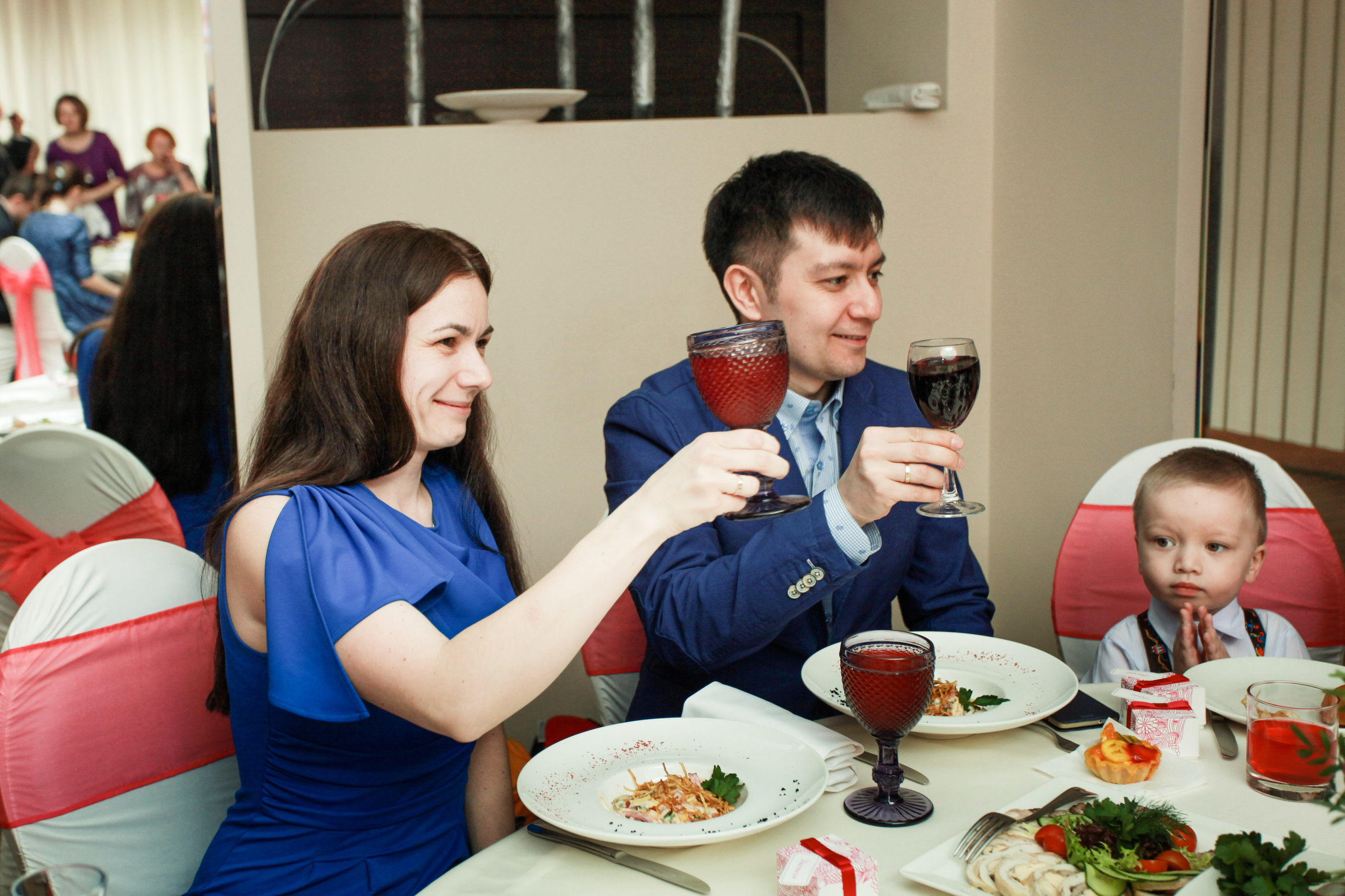 Олег и Полина 28 апреля, свадебная фотосъемка. Семейный и портретный фотограф в Екатеринбурге Анна Лобанова