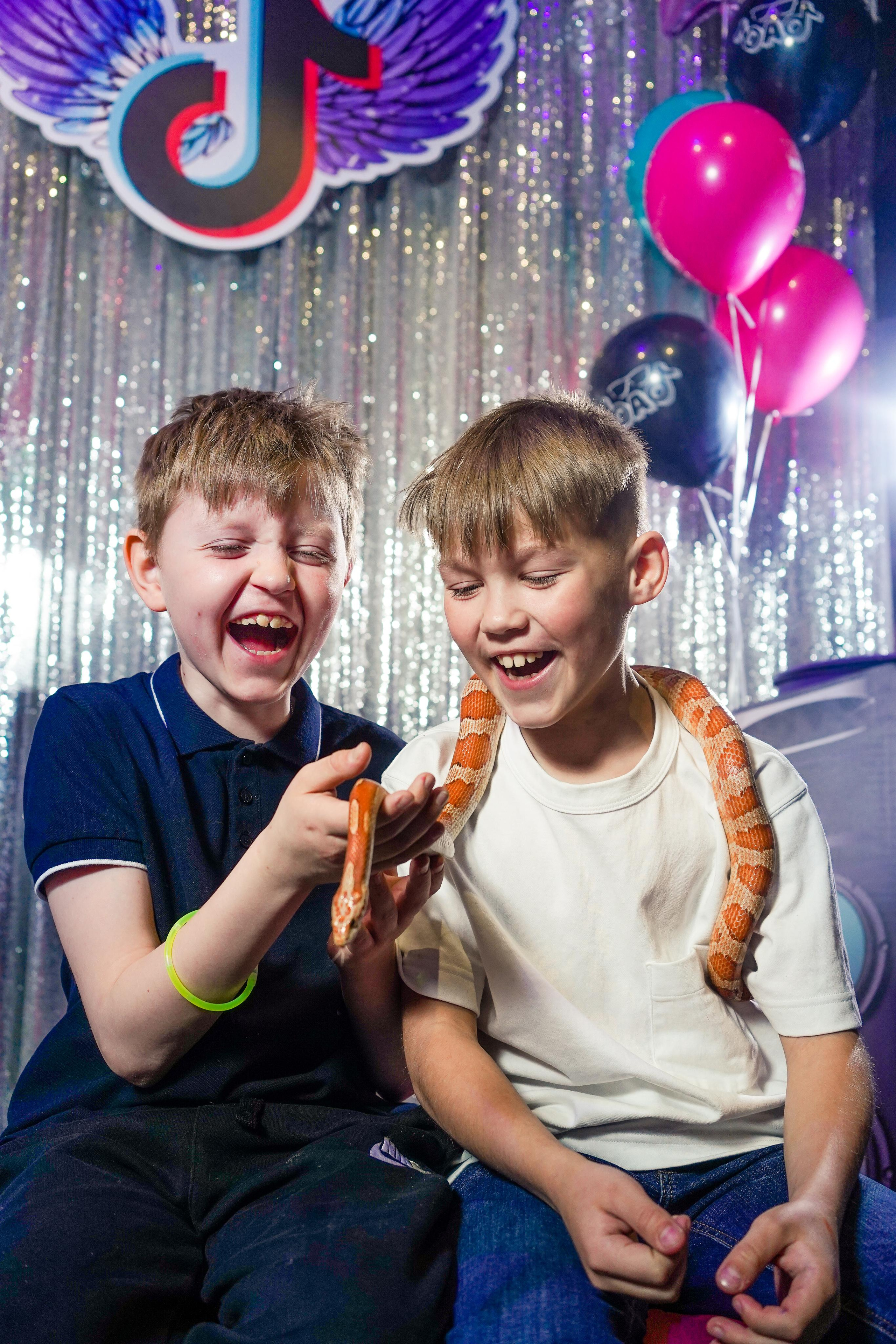 День рождения Киры в Футурамии. Семейный и портретный фотограф в Екатеринбурге Анна Лобанова