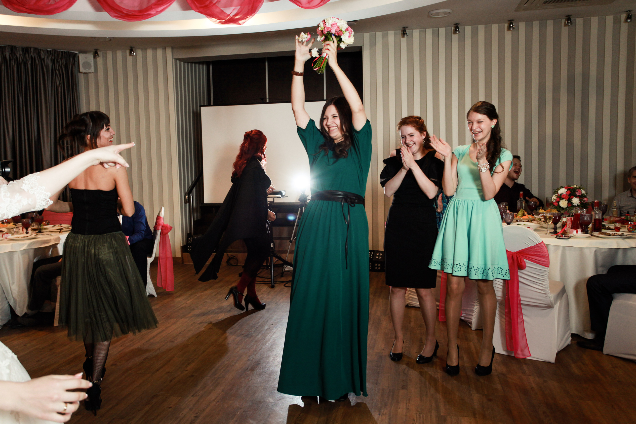 Олег и Полина 28 апреля, свадебная фотосъемка. Семейный и портретный фотограф в Екатеринбурге Анна Лобанова