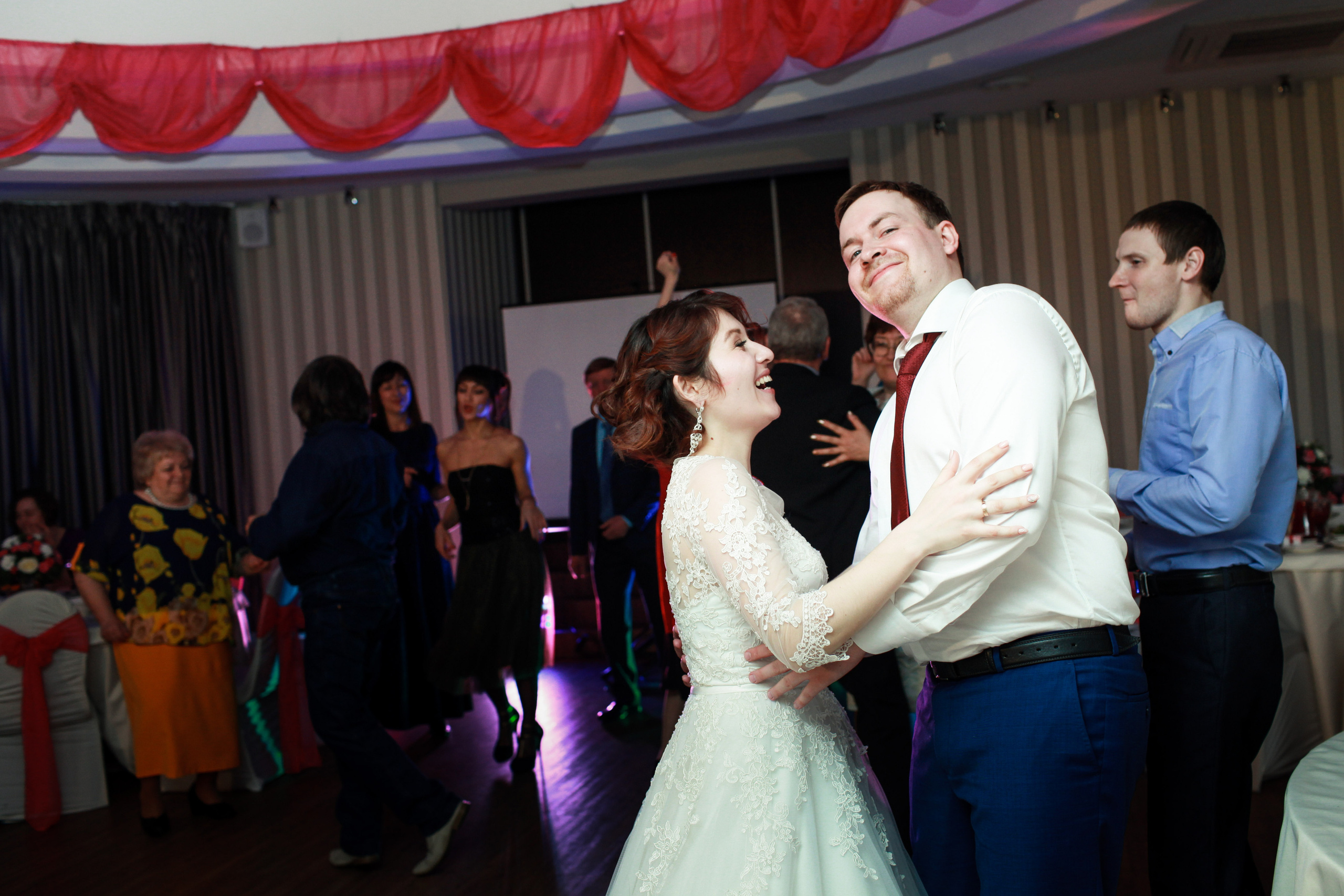 Олег и Полина 28 апреля, свадебная фотосъемка. Семейный и портретный фотограф в Екатеринбурге Анна Лобанова