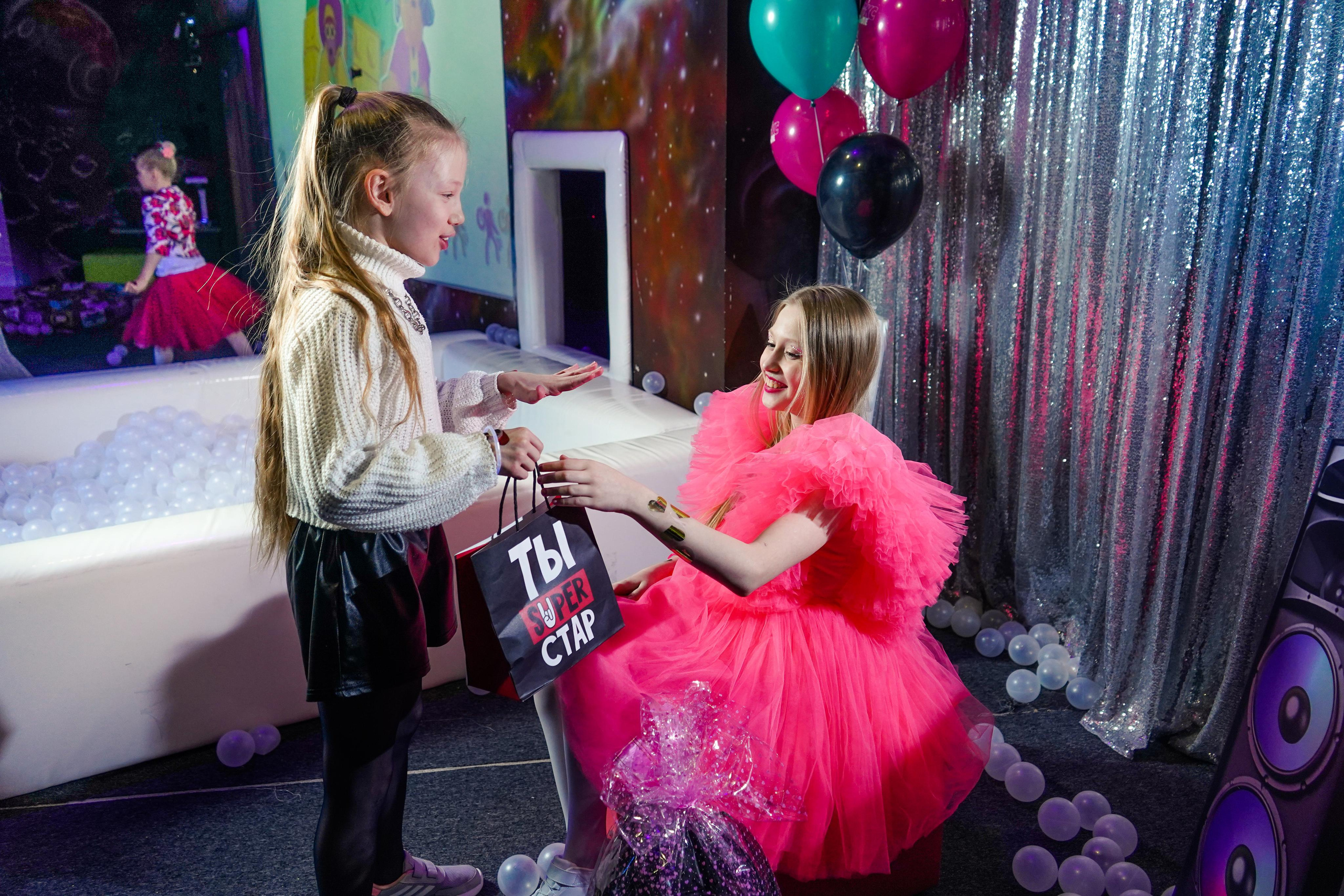 День рождения Киры в Футурамии. Семейный и портретный фотограф в Екатеринбурге Анна Лобанова