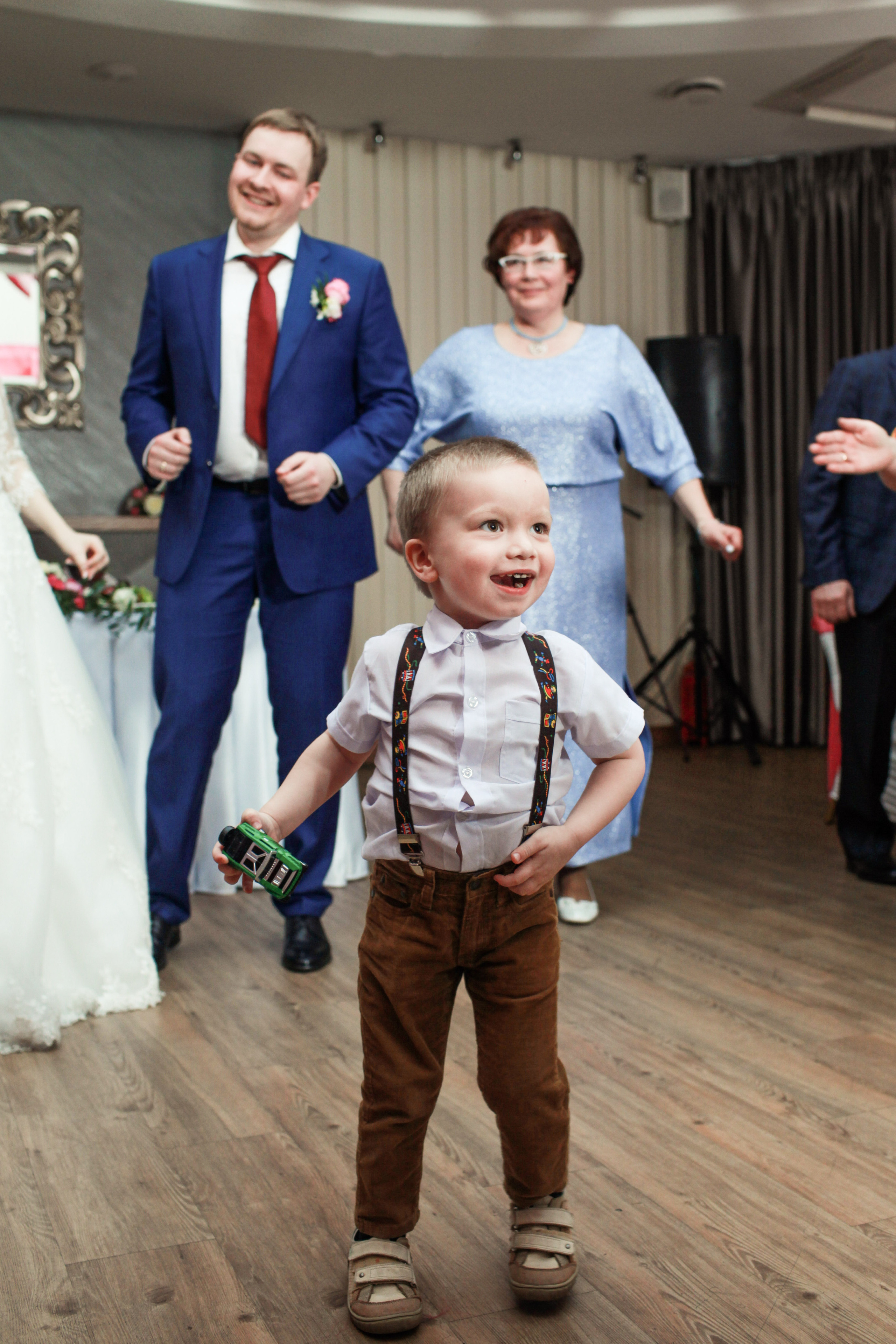 Олег и Полина 28 апреля, свадебная фотосъемка. Семейный и портретный фотограф в Екатеринбурге Анна Лобанова