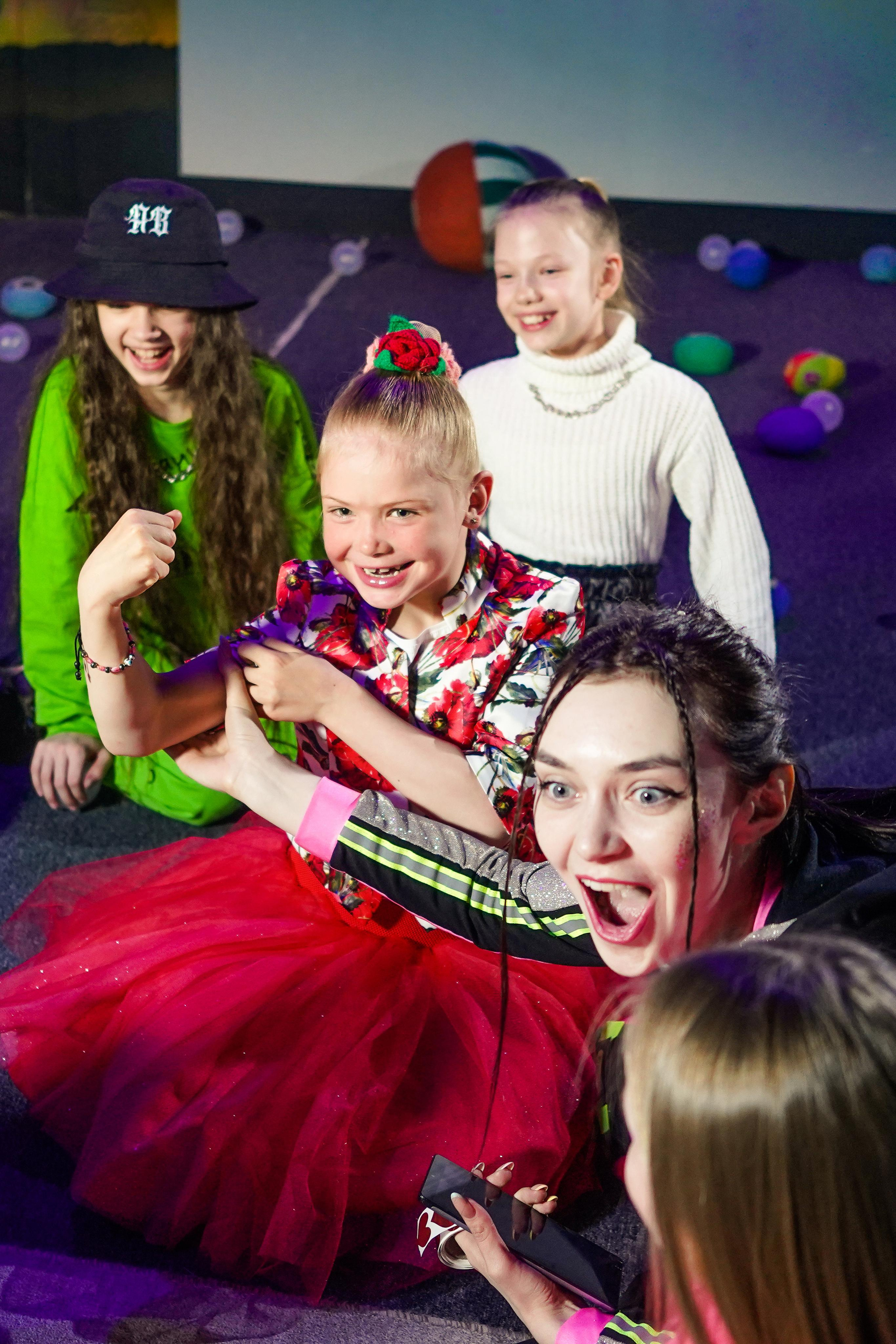 День рождения Киры в Футурамии. Семейный и портретный фотограф в Екатеринбурге Анна Лобанова