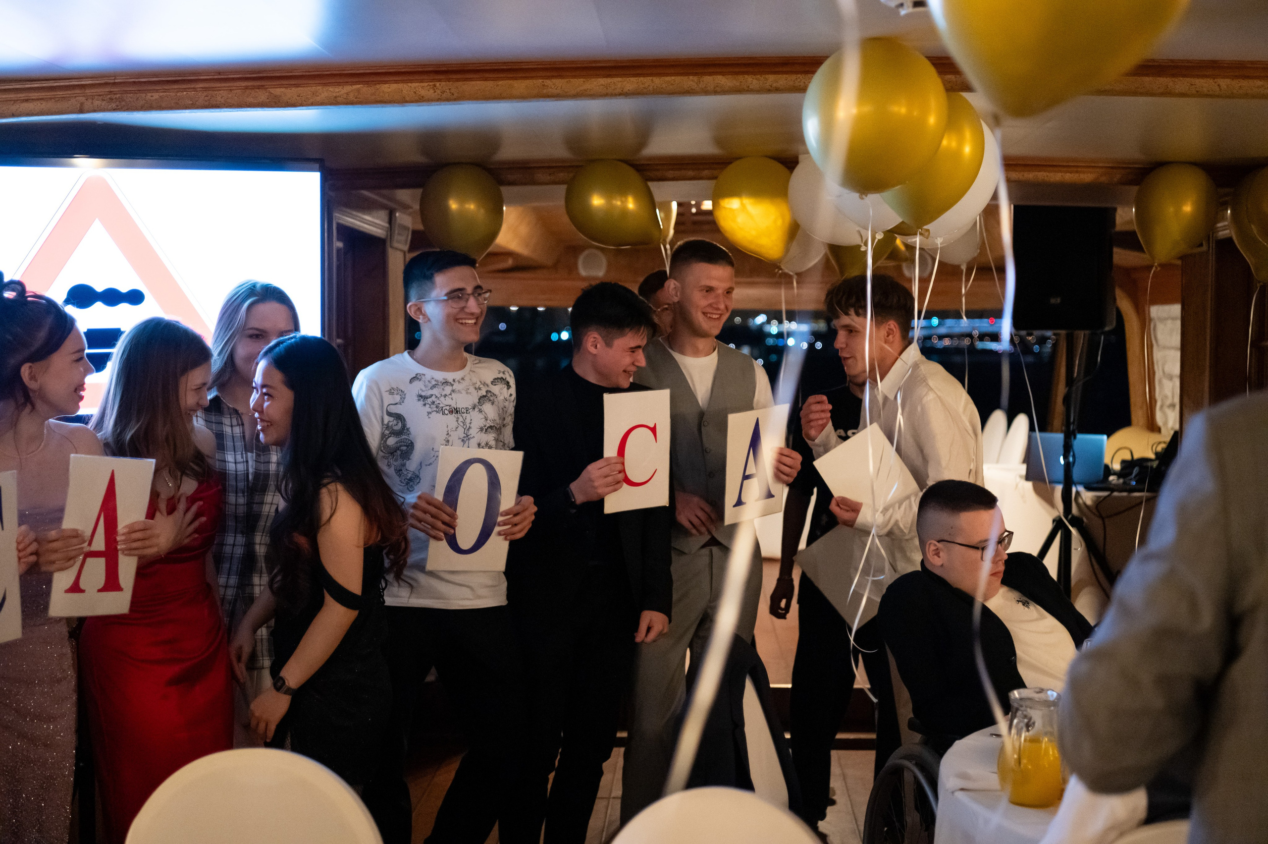 Выпускной вечер 11 класс на теплоходе. Детский и семейный фотограф г. Москва Оксана Катаджи