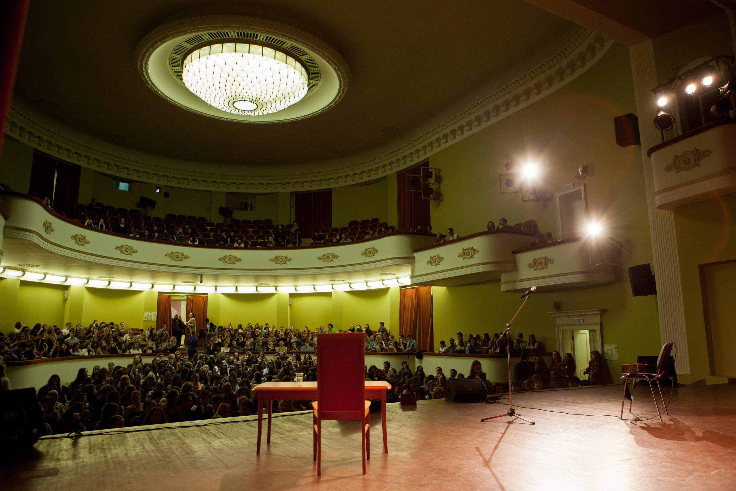 Meeting with Bezrukov at Moscow State University. Commercial photographer | Anton Ermakov