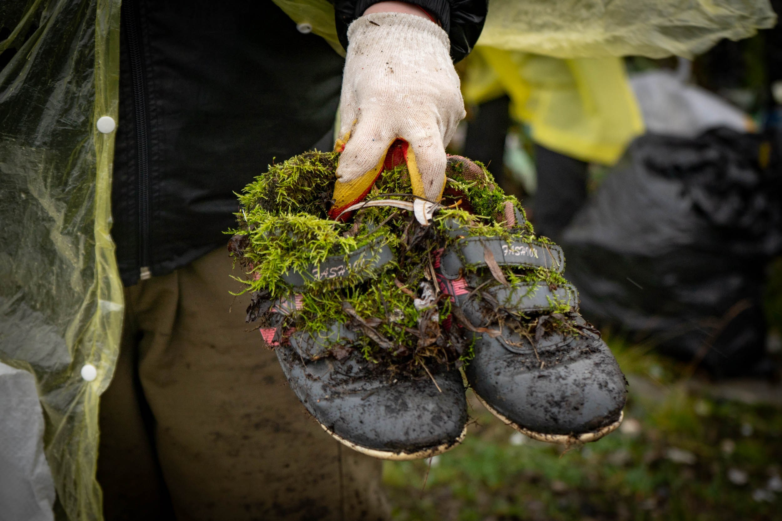 Уборка перрона п.Полярный, станция «110 км». Фотограф Екатерина Зорина