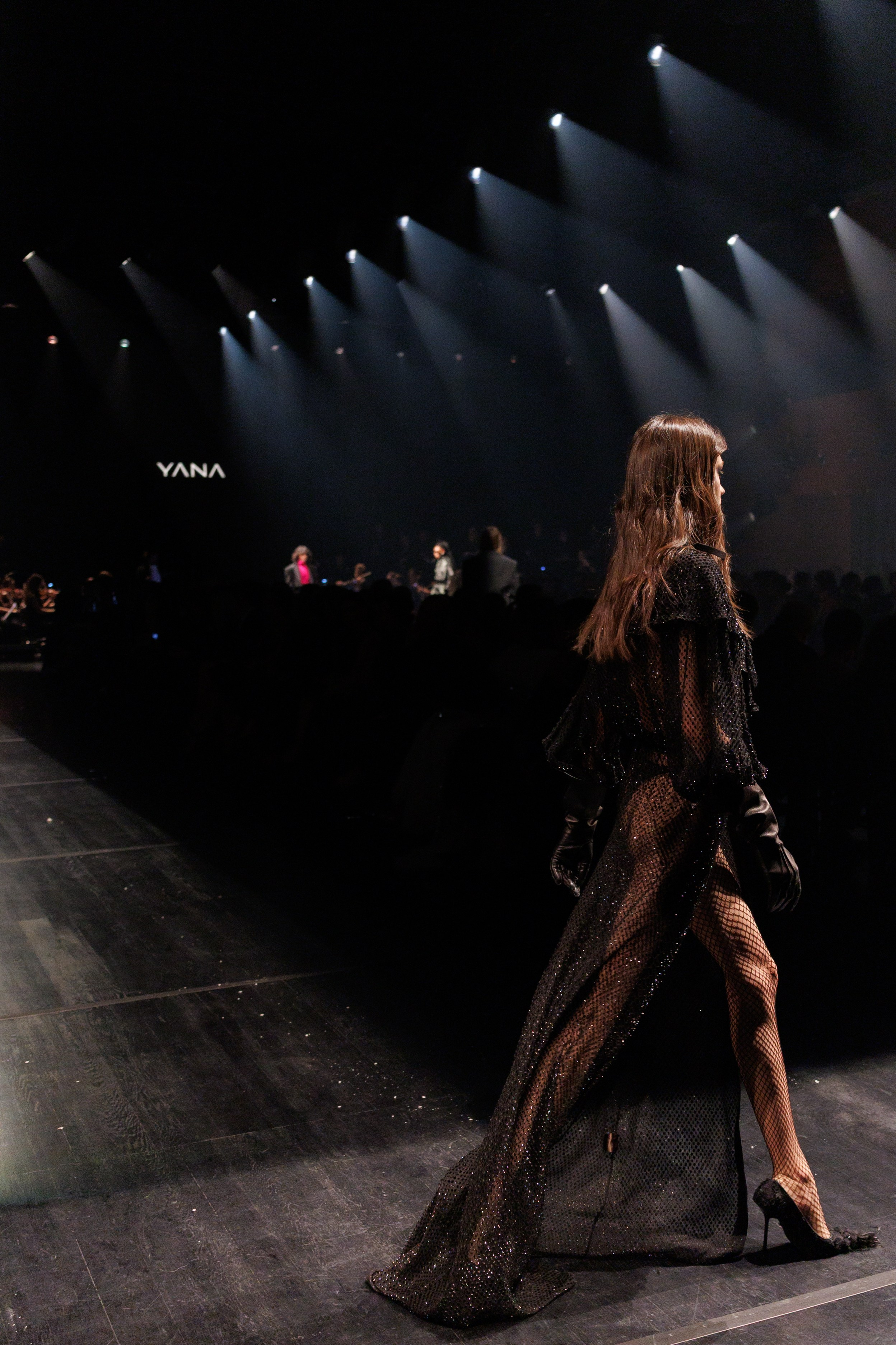 «Снежный Бал» Яны Раскаваловой. «Птичка на проводе»: информационный портал в Москве