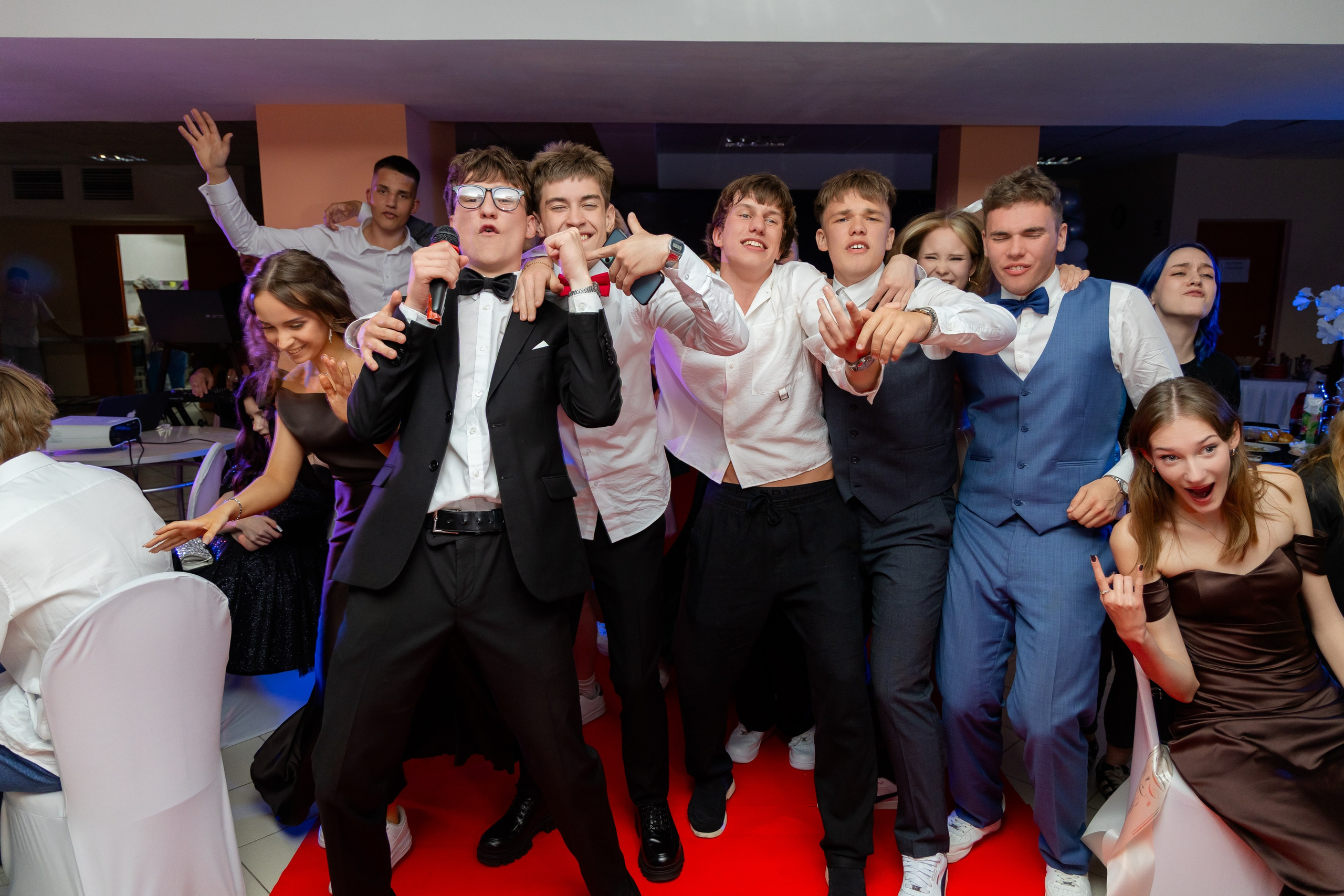 Школьный выпускной 2025 год в Минске, Беларуси. Свадебный фотограф в Минске/Беларуси Сергей Спиридонов