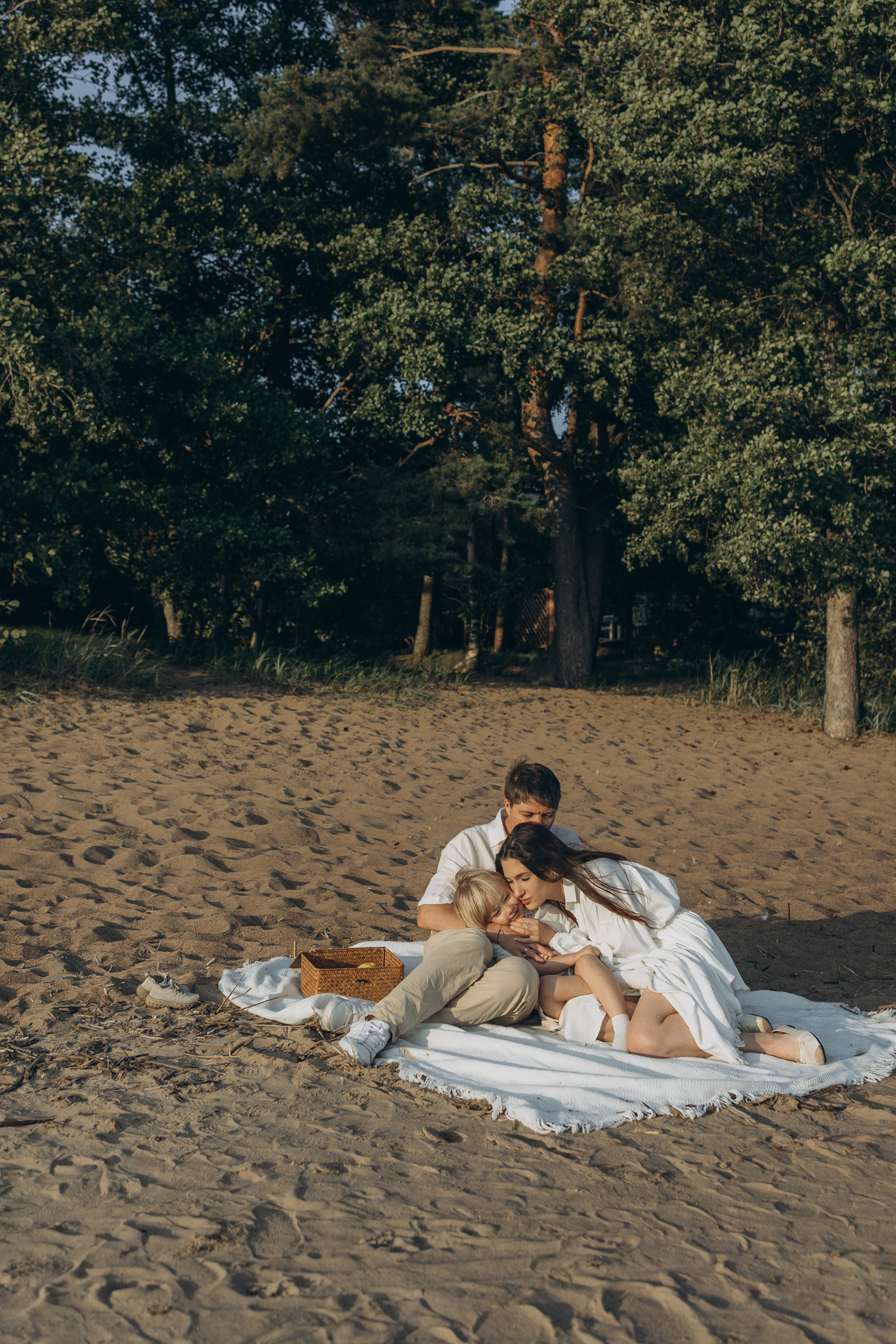 Эмилия, Дмитрий и Демид на Финском заливе. Семейный фотограф в Москве Виктория Ястребинская