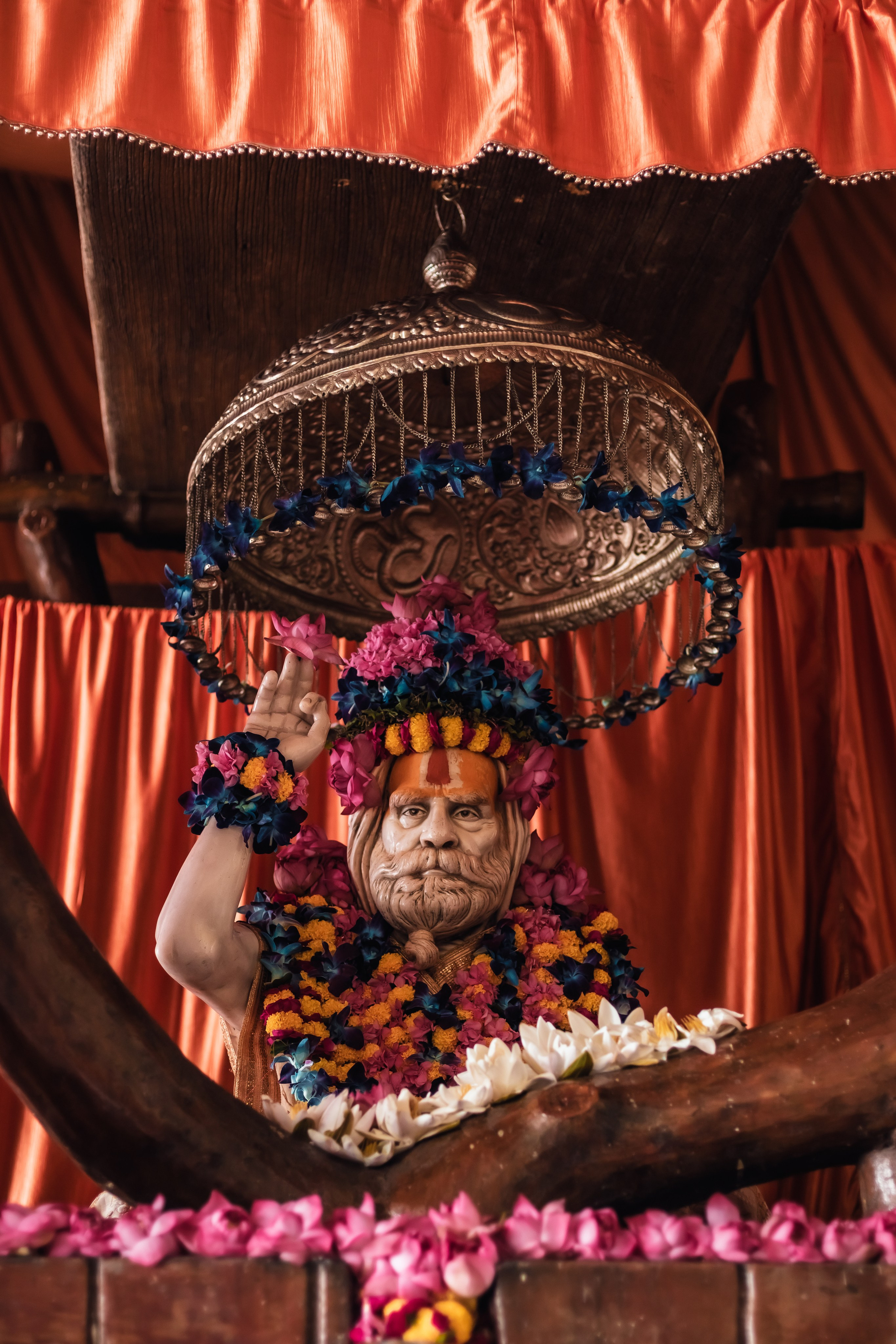 Abhisheka Devraha Baba on Sri Devdas ji maharaj bd. Mariam Bagdasaryan