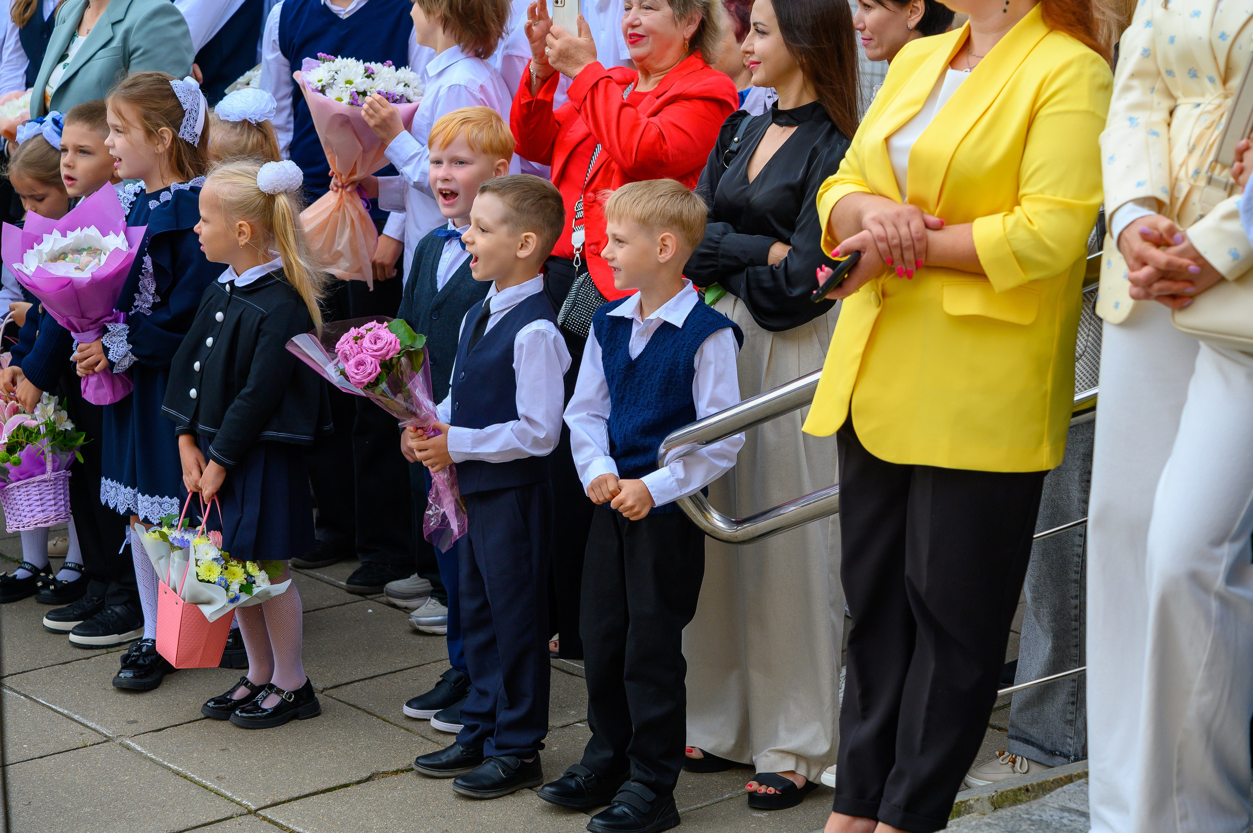 Вот звучит первый звонок, перед этим долгое приготовление к новому этапу в жизни, Яромир идет в школу. Фотоуслуги, услуги фотографа, фотографирование важных событий