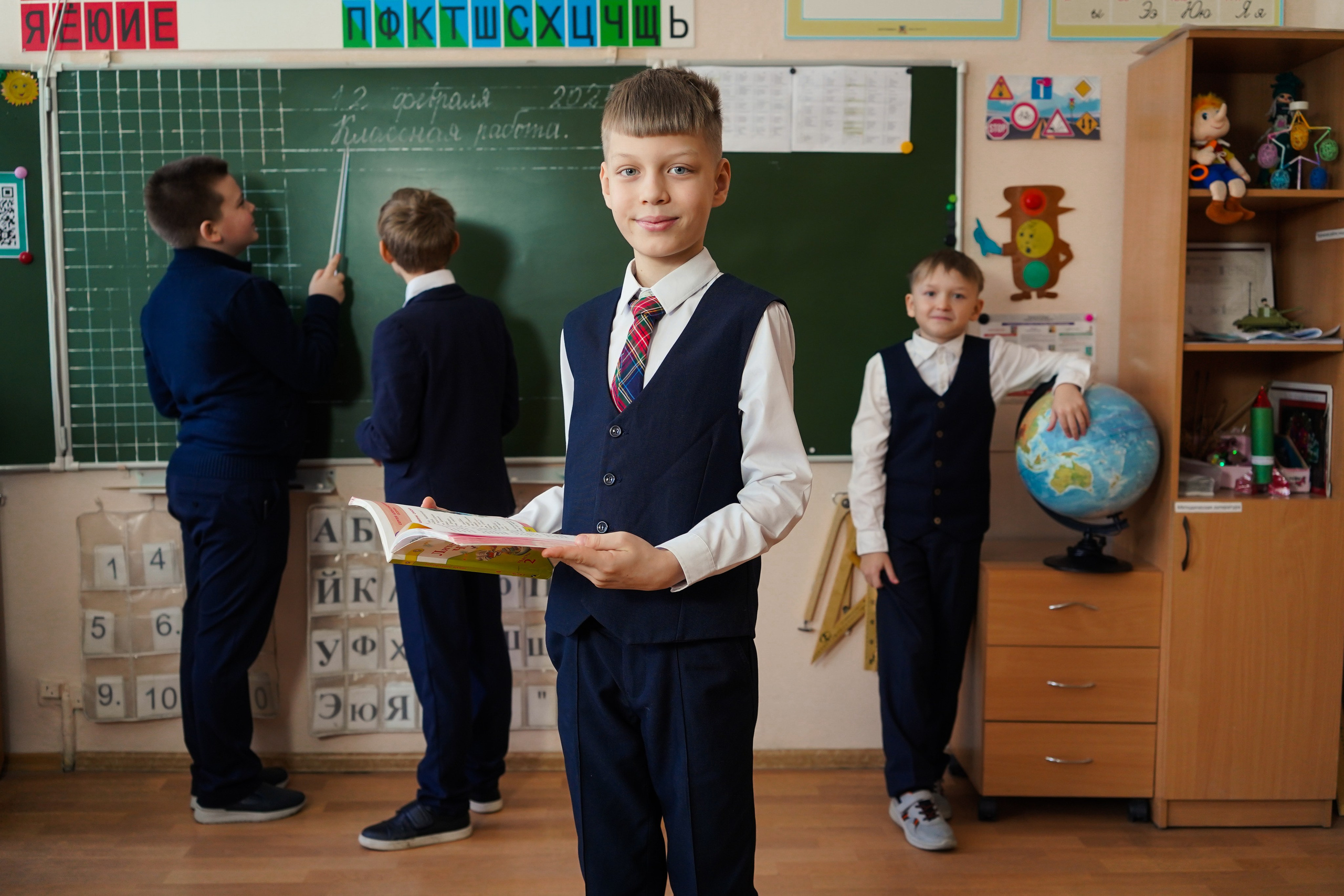 Выпускные альбомы, 4 класс Школа № 175 школьная фотосессия. Семейный и портретный фотограф в Екатеринбурге Анна Лобанова