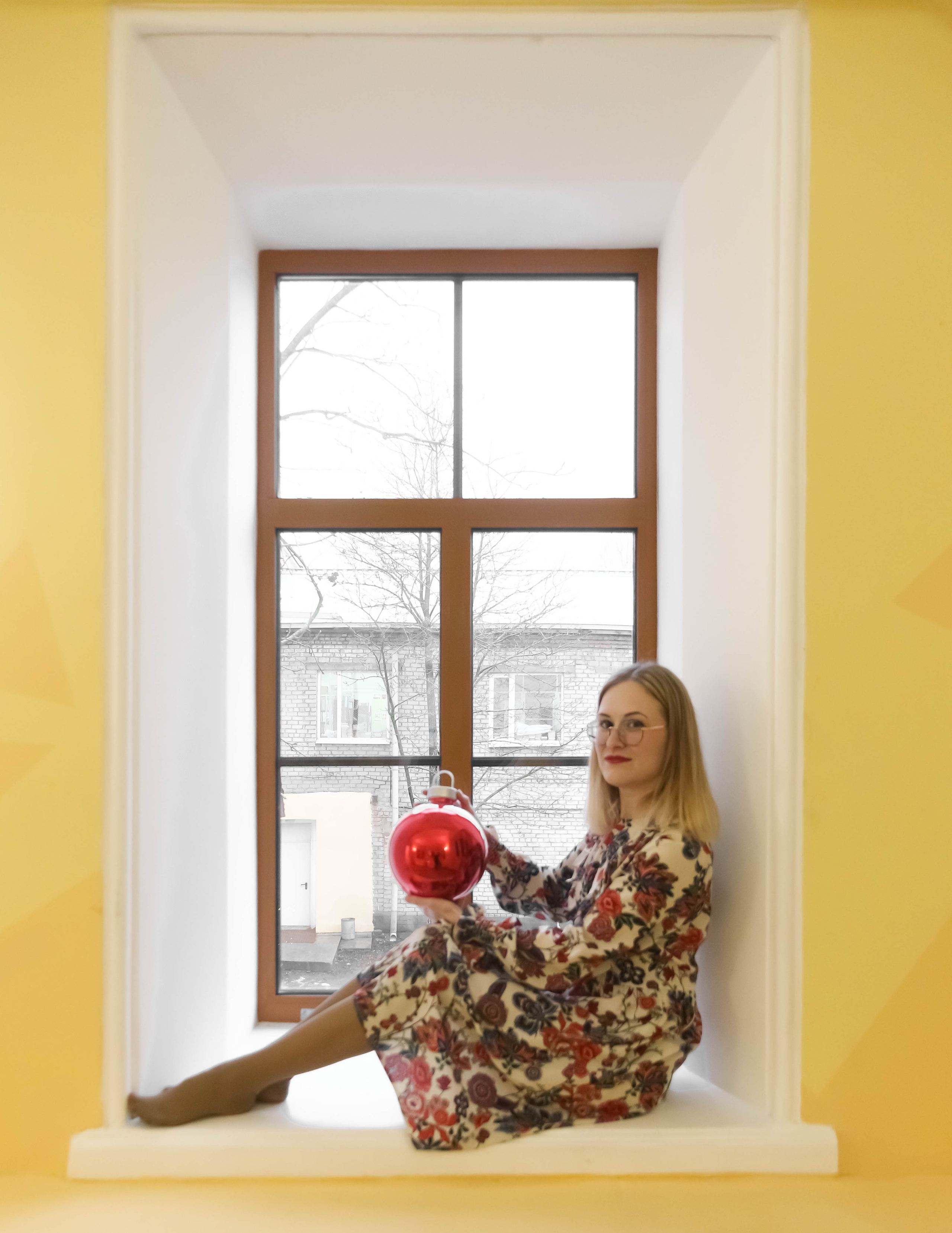 Маша в библиотеке. Фотограф Пермь. Фотосессия в фотостудии Перми и на свежем воздухе