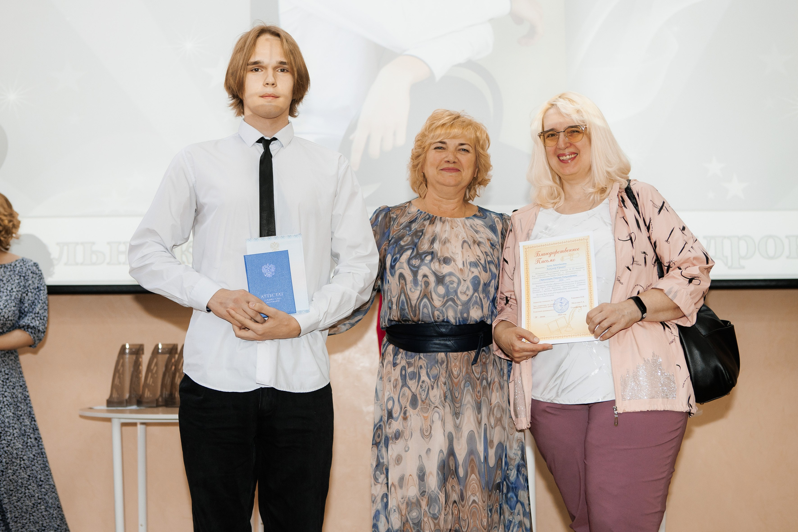 Выпускной Гимназия 12 2024 г. Свадебный и портретный Фотограф в Липецке Дмитрий Котюков