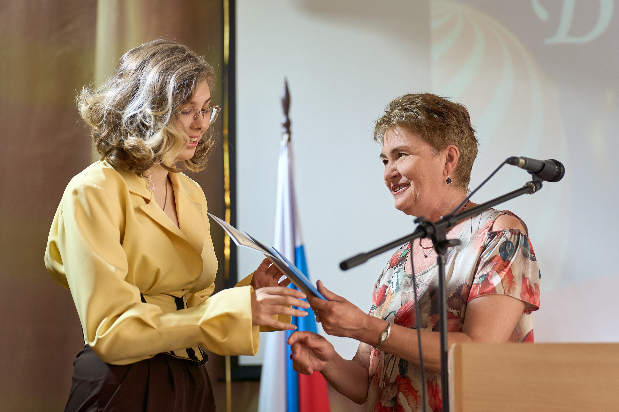 Вручение аттестатов 11 класс. Репортажный и портретный фотограф в Томске Ларионов Артём